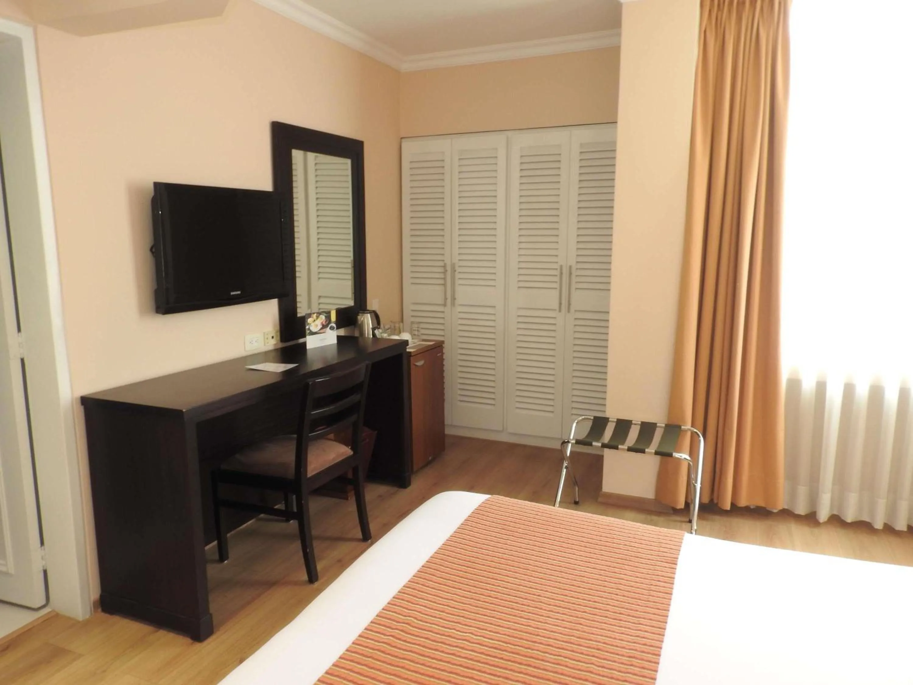 Bedroom, Bed in Mercure Alameda Quito