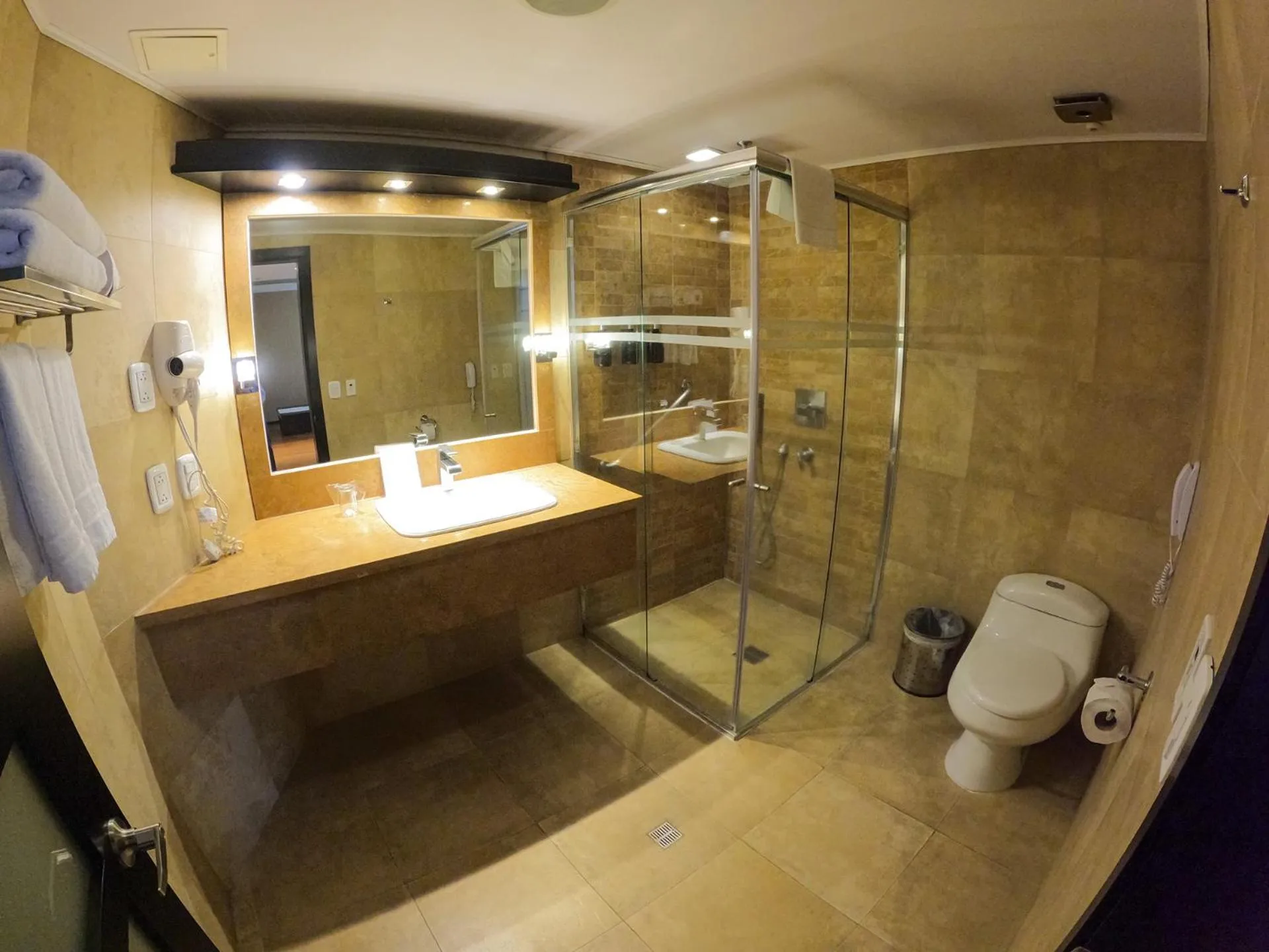 Shower in Mercure Alameda Quito