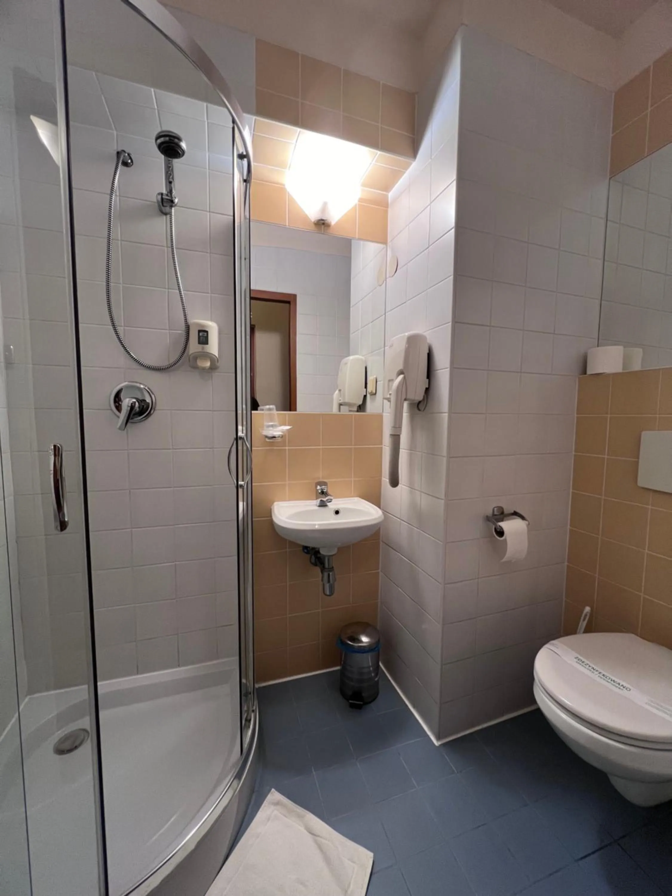 Bathroom in Hotel Alef