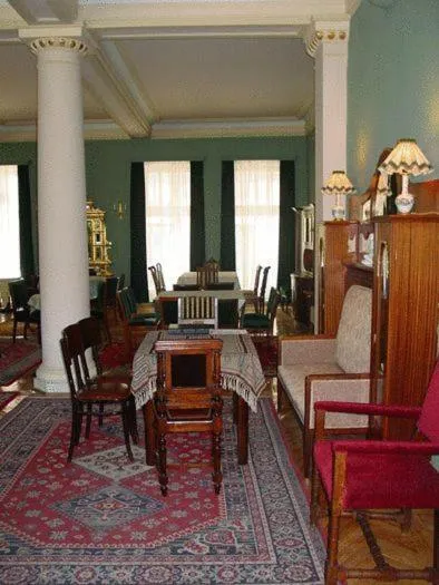 Restaurant/places to eat in Hotel Alef