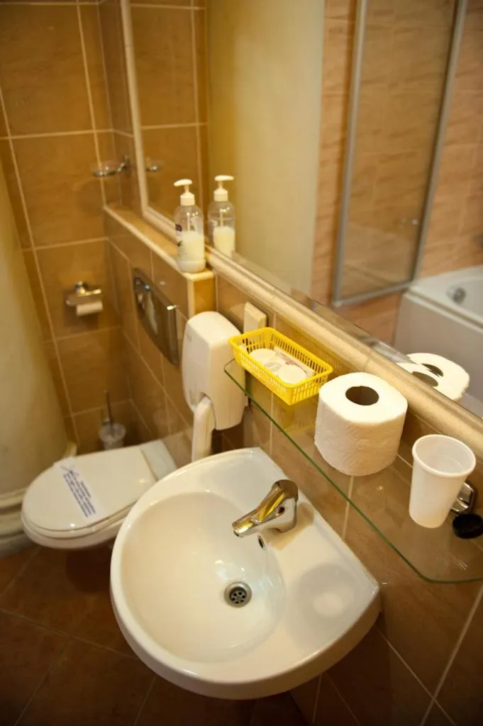 Bathroom in Hotel Alef