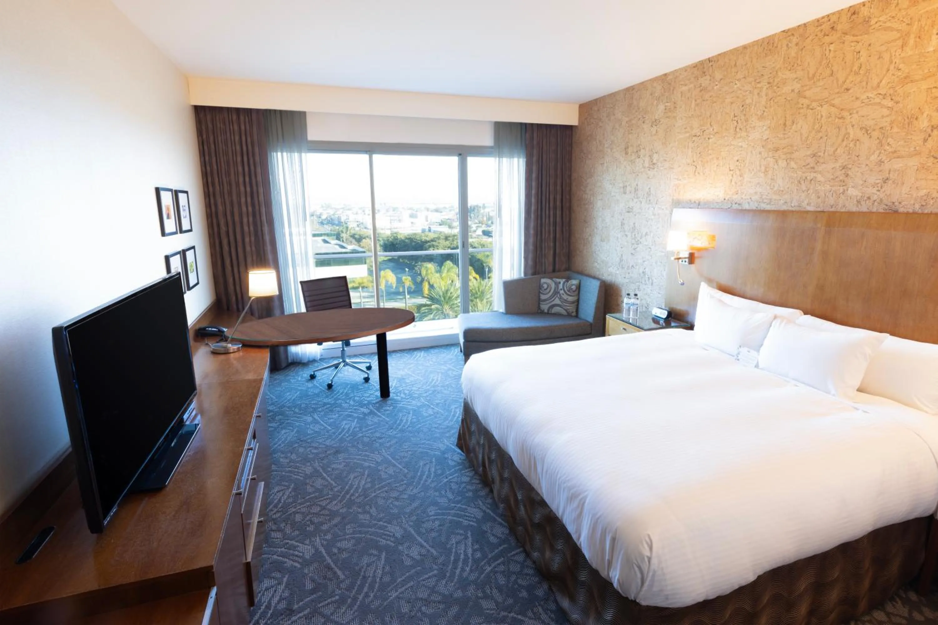 Bedroom, Bed in Miyako Hybrid Hotel Torrance