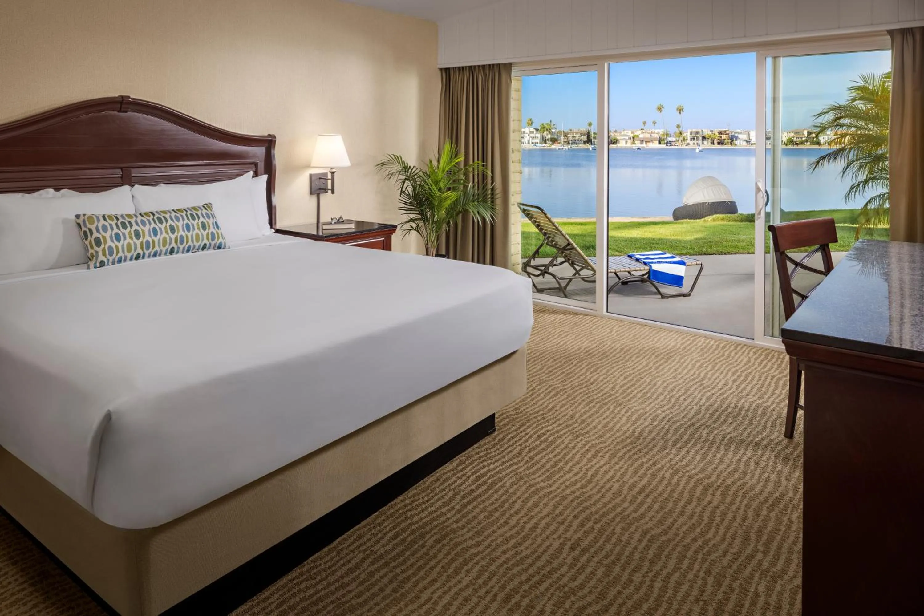 Patio, Bed in Bahia Resort Hotel