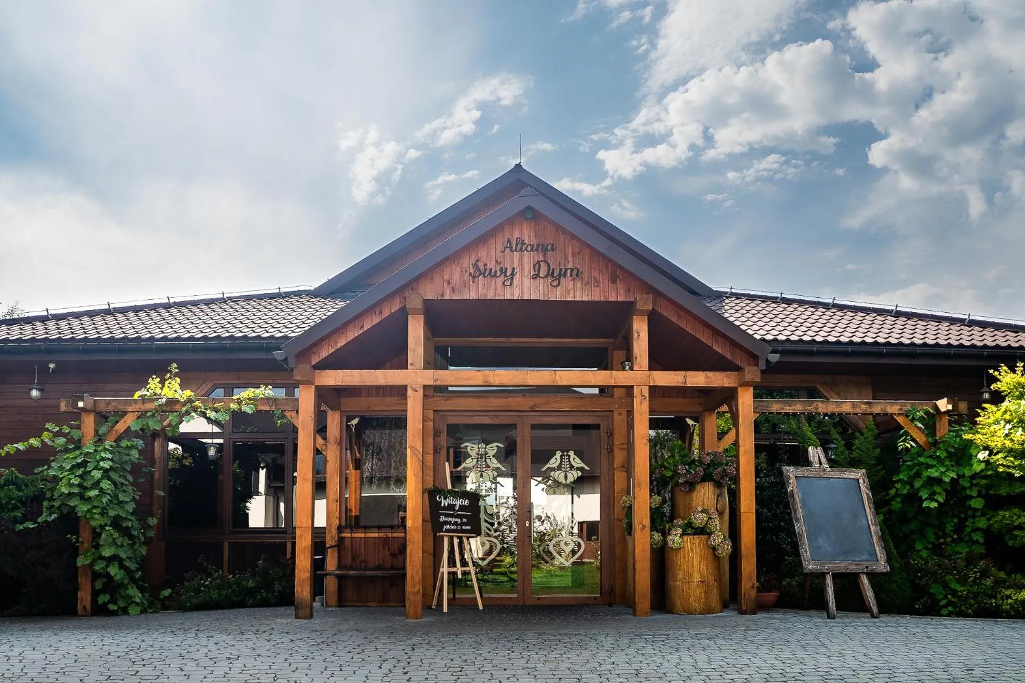 Property building in Hotel Cztery Pory Roku