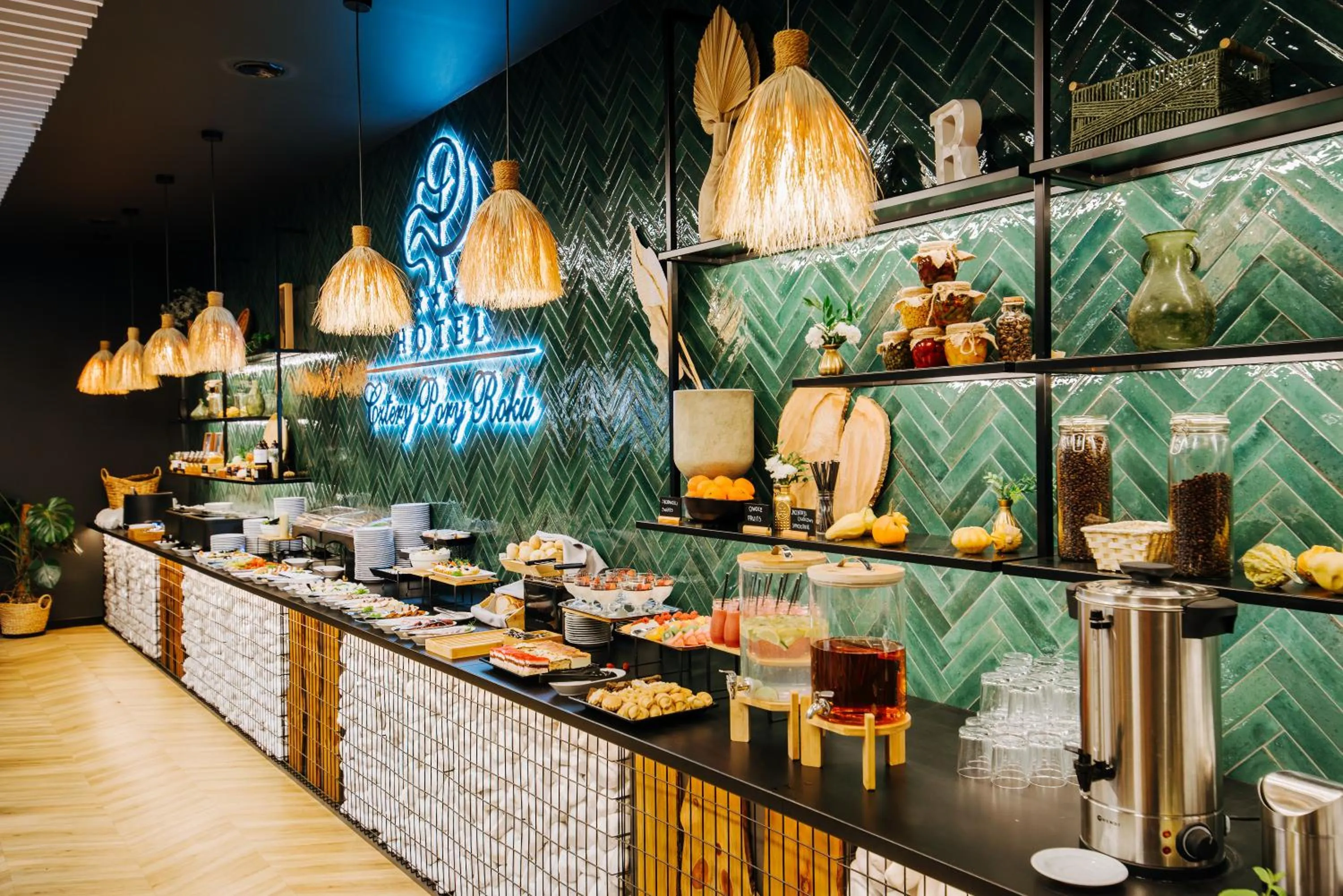 Buffet breakfast in Hotel Cztery Pory Roku