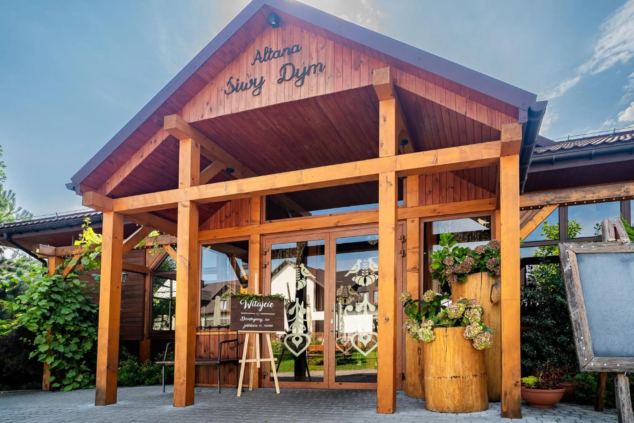 Property building in Hotel Cztery Pory Roku