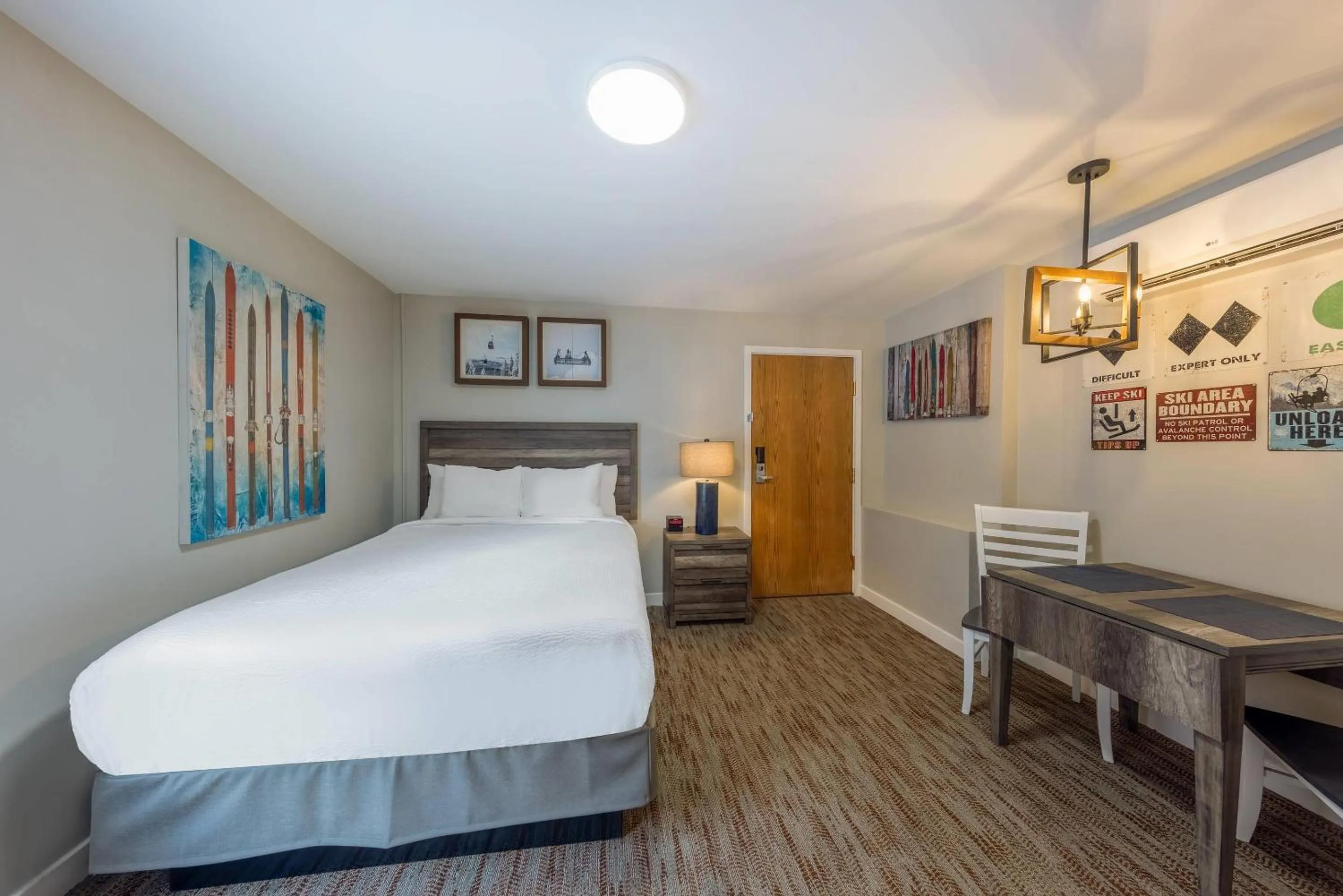 Bedroom, Bed in Park Plaza Resort - Park City, Ascend Collection Hotel