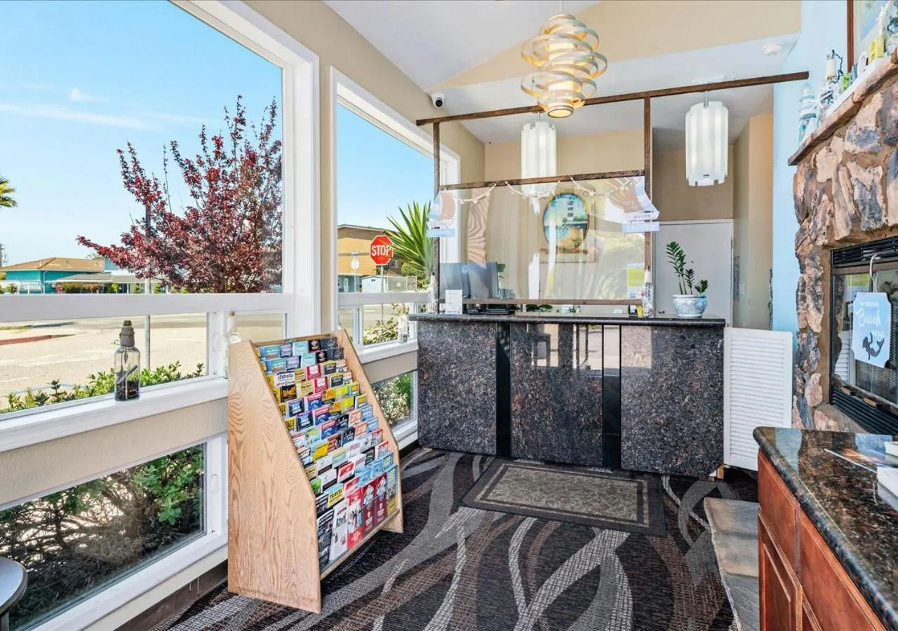 Lobby or reception in Pacific Shores Inn - Morro Bay