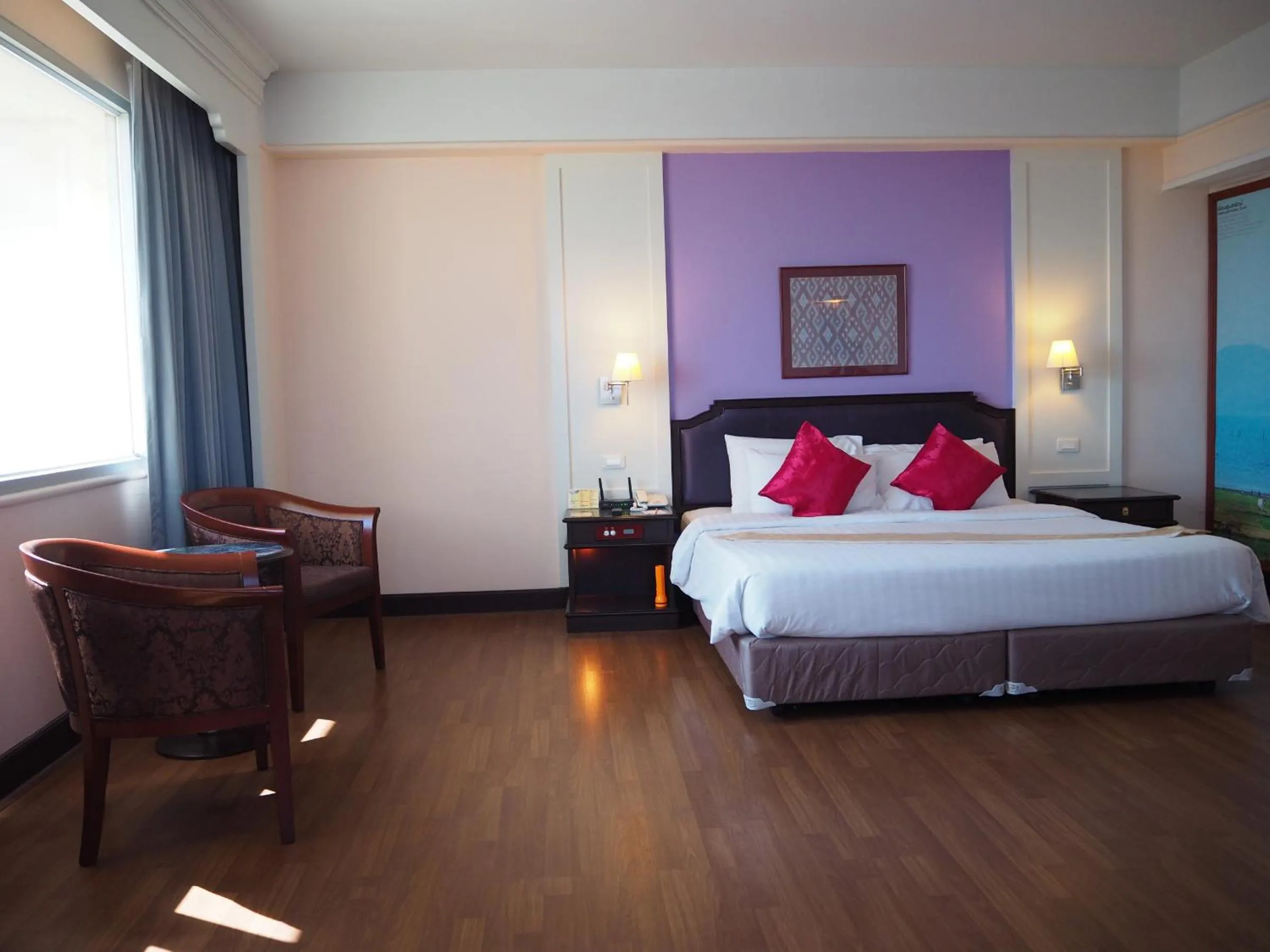 Bed in Charoen Thani Hotel, Khon Kaen