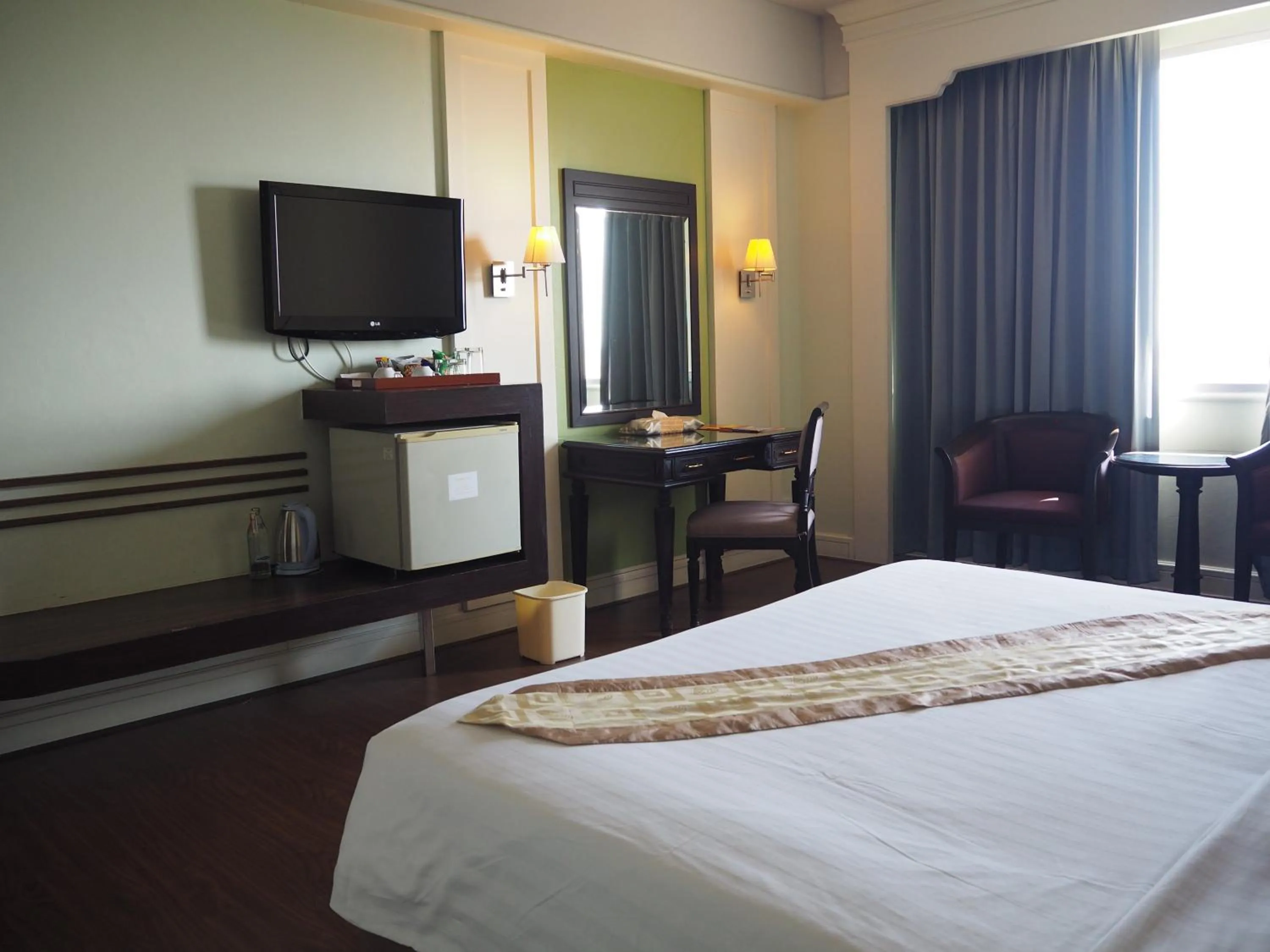 Bed in Charoen Thani Hotel, Khon Kaen