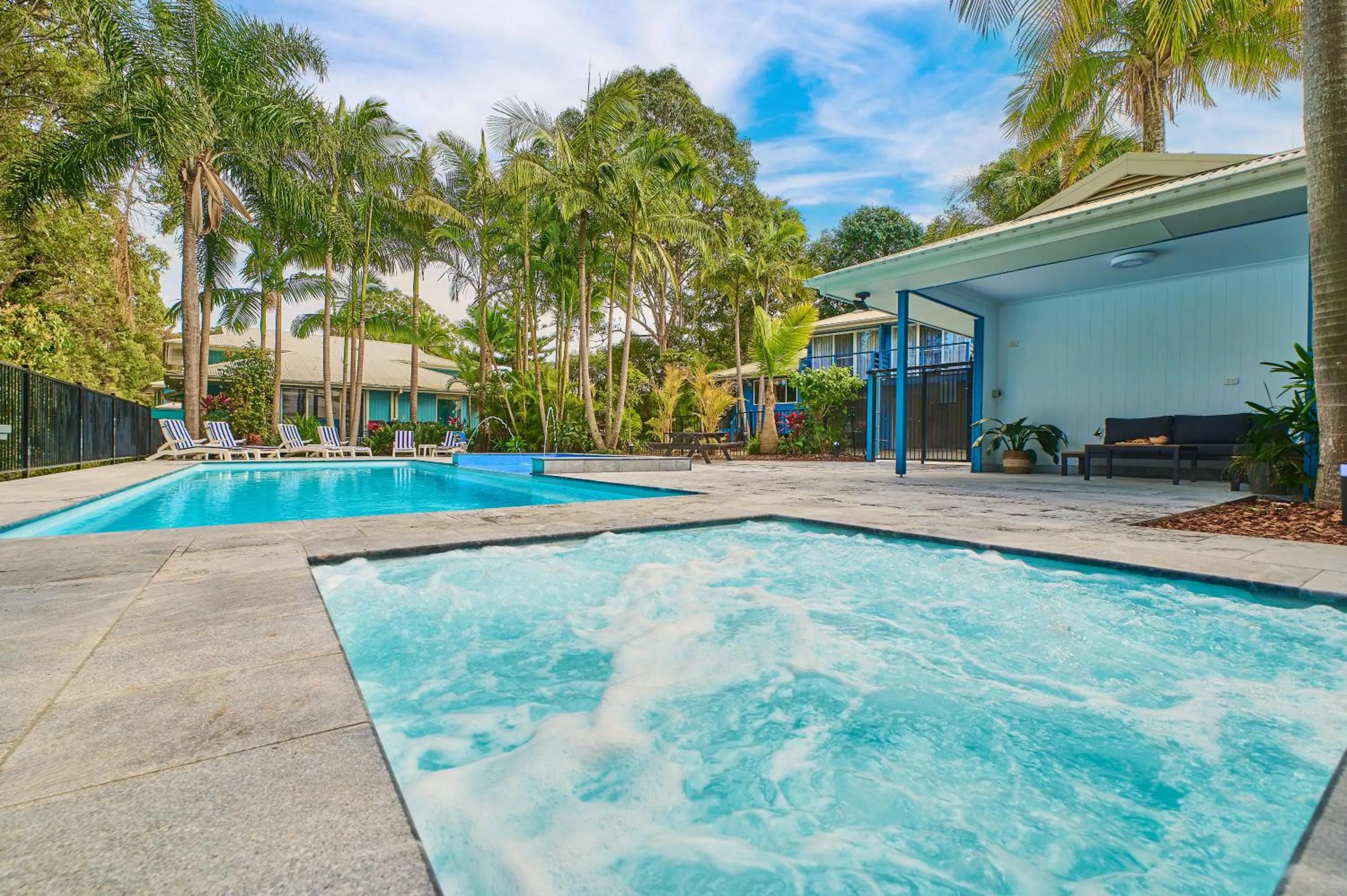 Hot Tub in Flynns on Surf Beach Villas