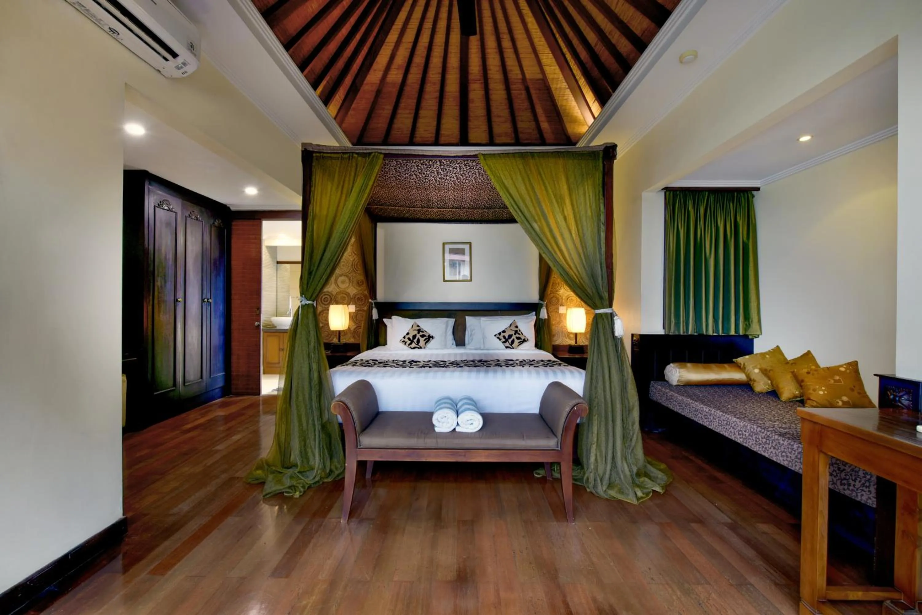 Bedroom, Bed in The Khayangan Dreams Villa, Seminyak