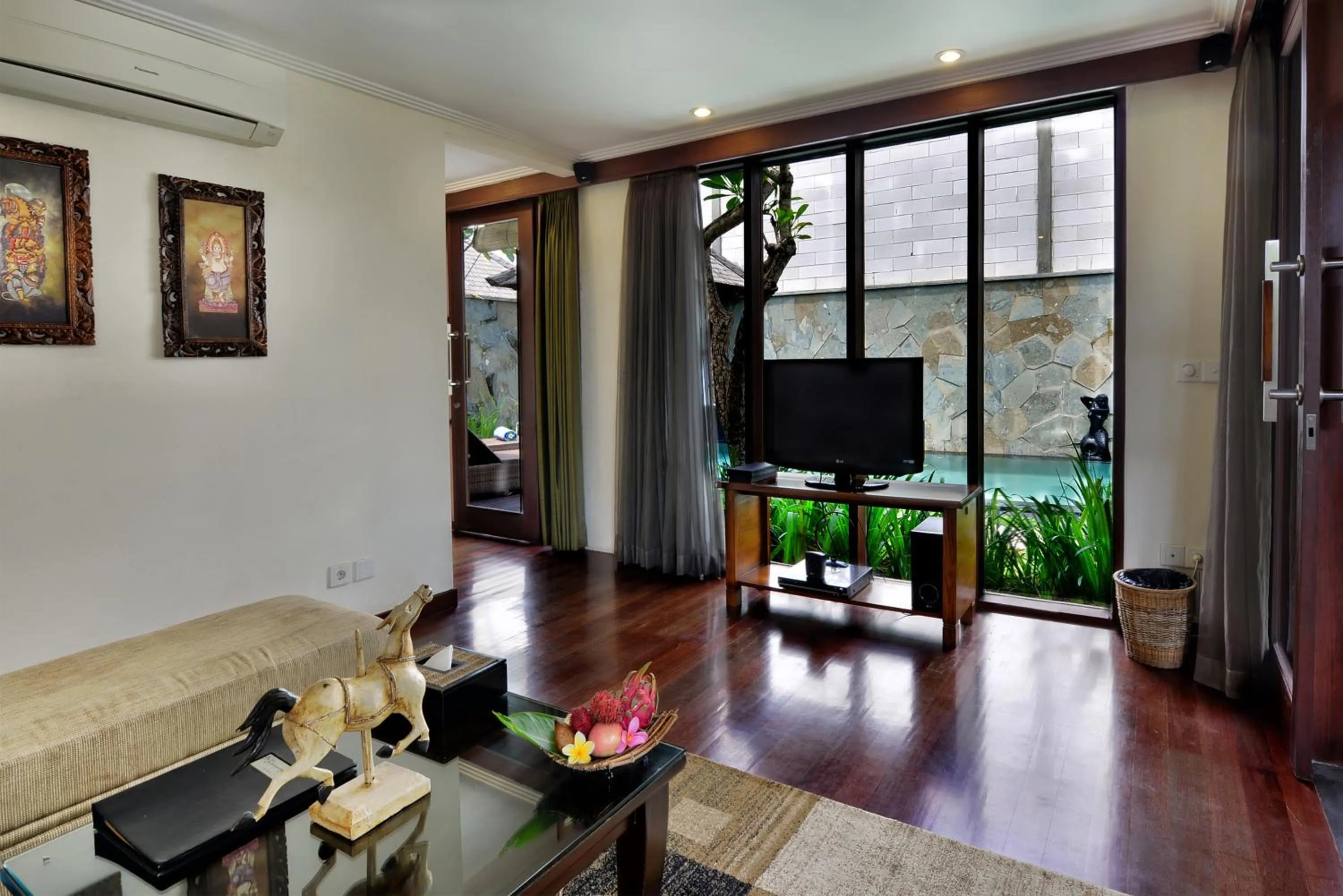 TV and multimedia in The Khayangan Dreams Villa, Seminyak