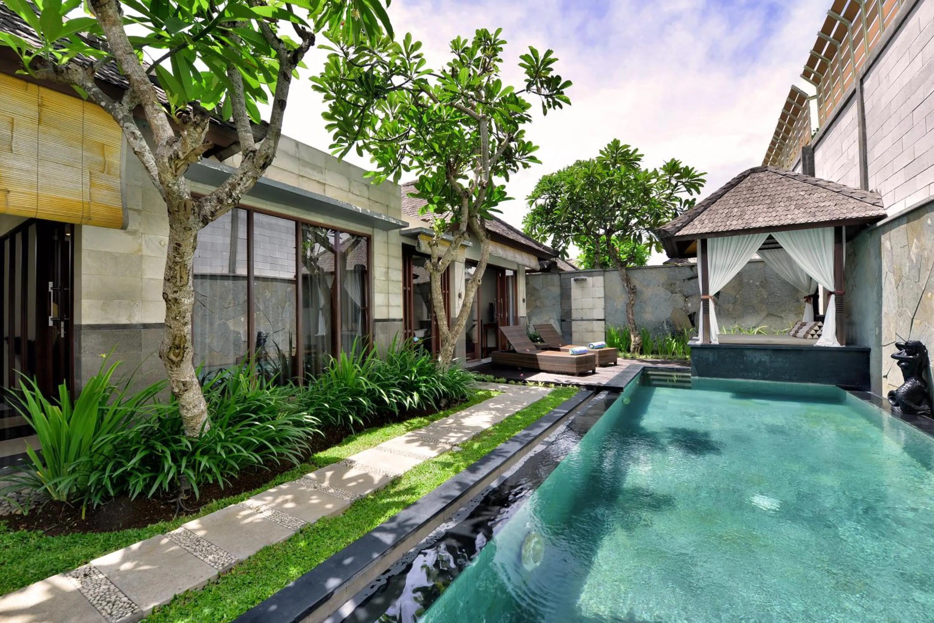 Day in The Khayangan Dreams Villa, Seminyak