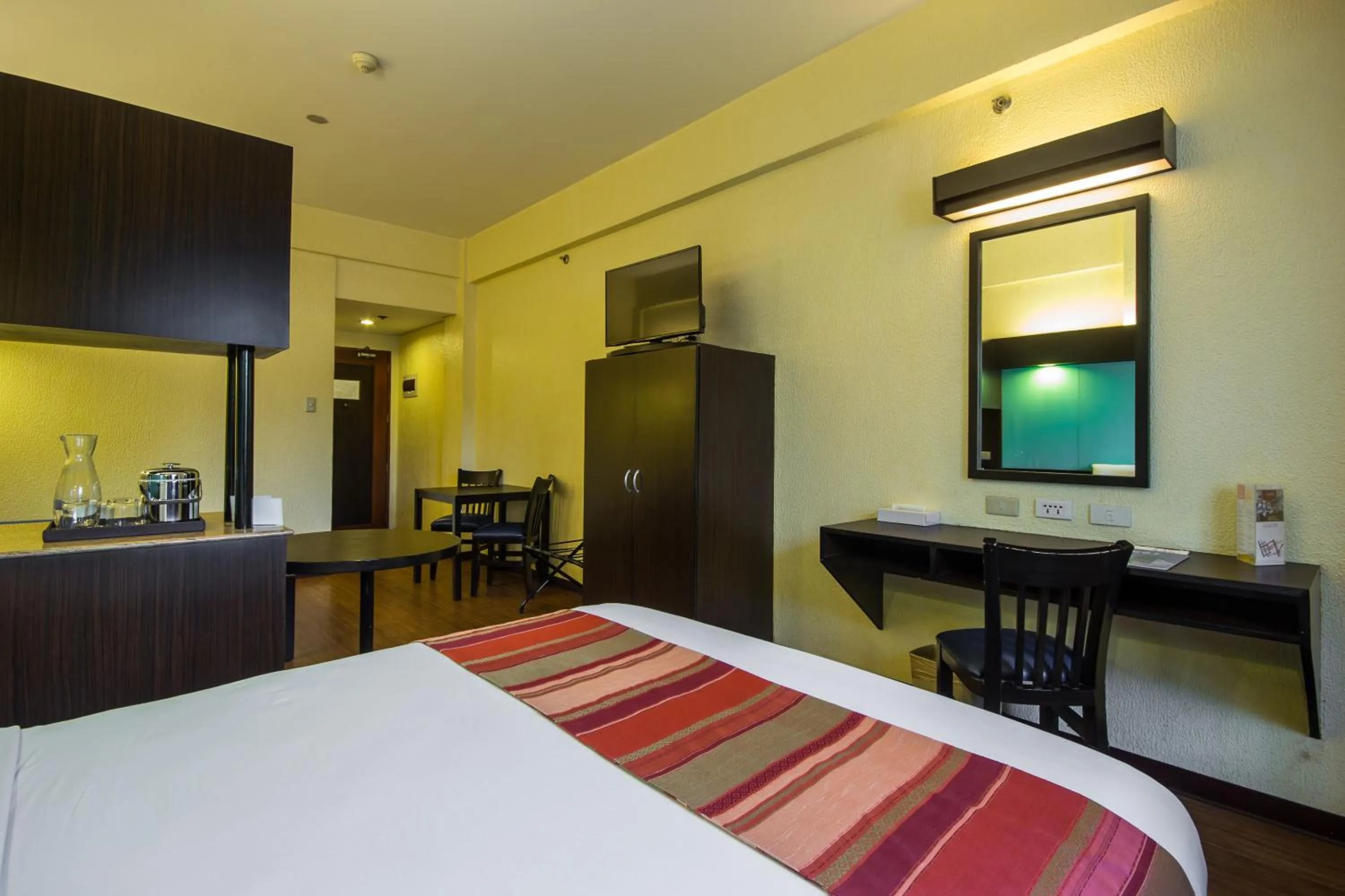 Bed in Microtel by Wyndham Batangas