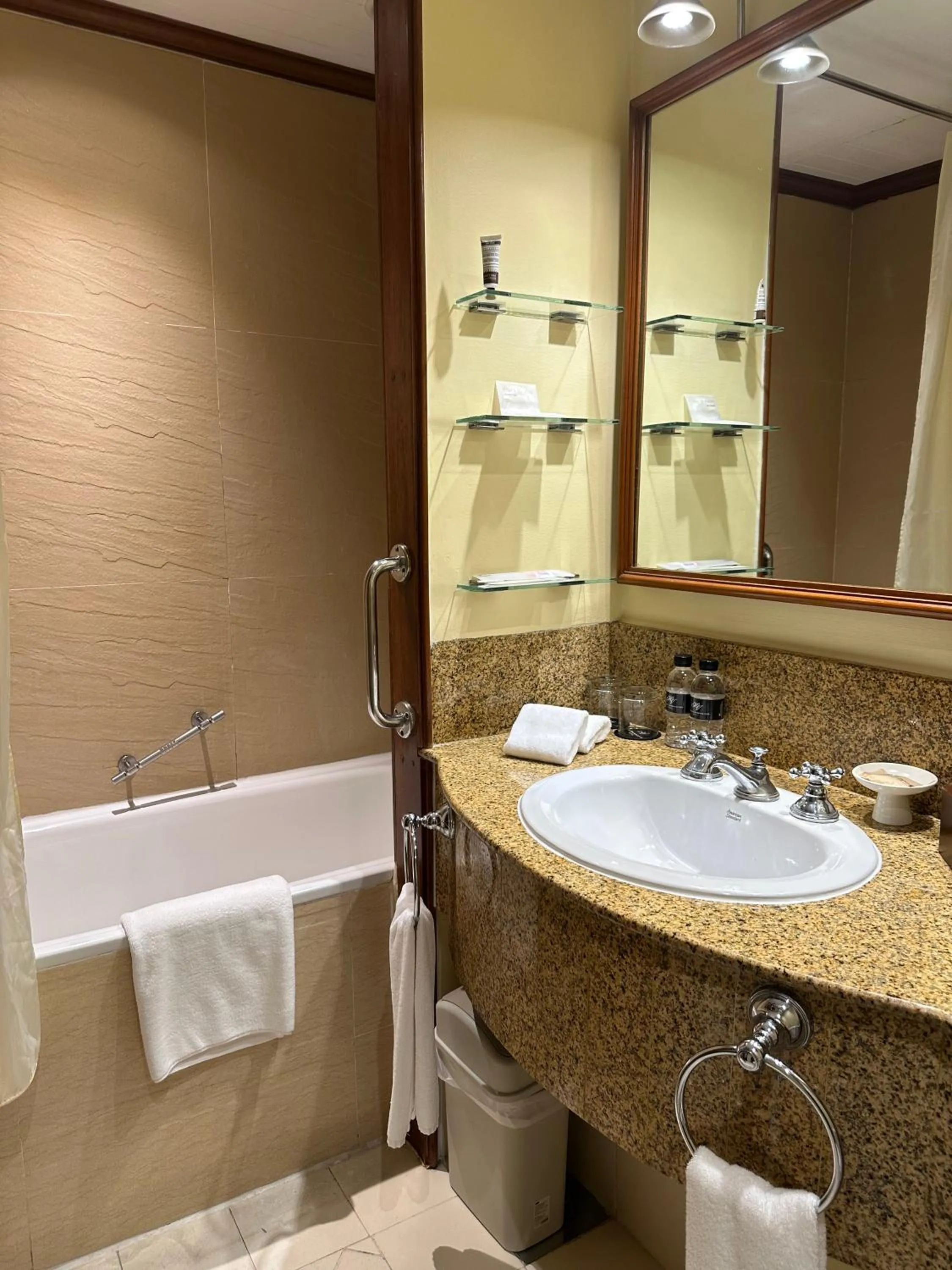 Shower in Hai Phong Harbour View Hotel