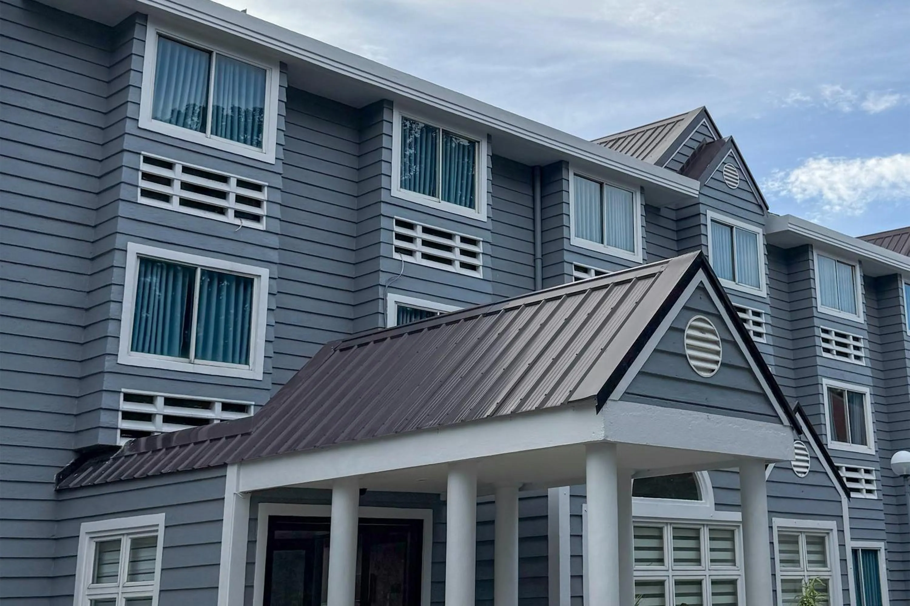 Property building in Microtel by Wyndham Eagle Ridge