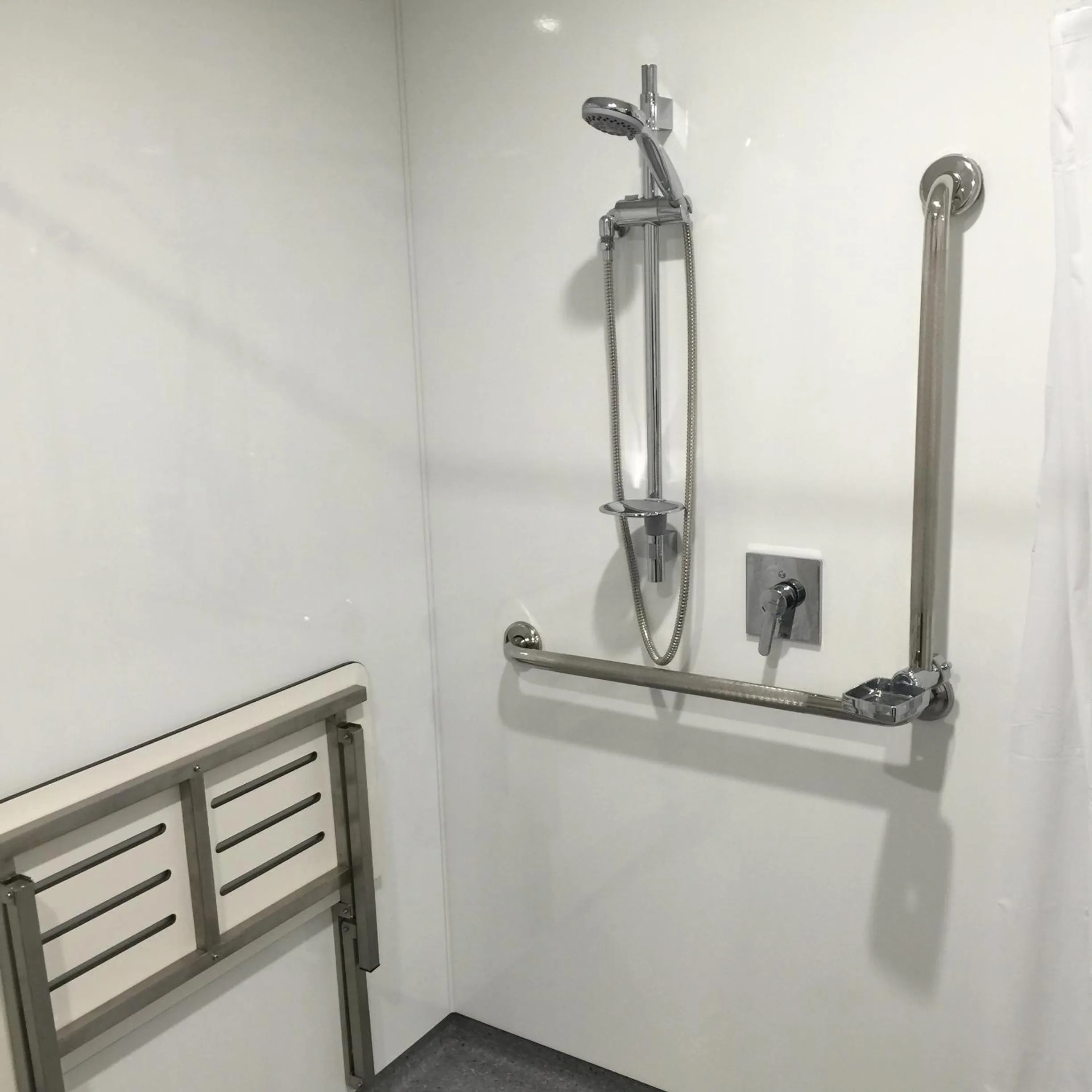 Bathroom in Bucklands Beach Waterfront Motel