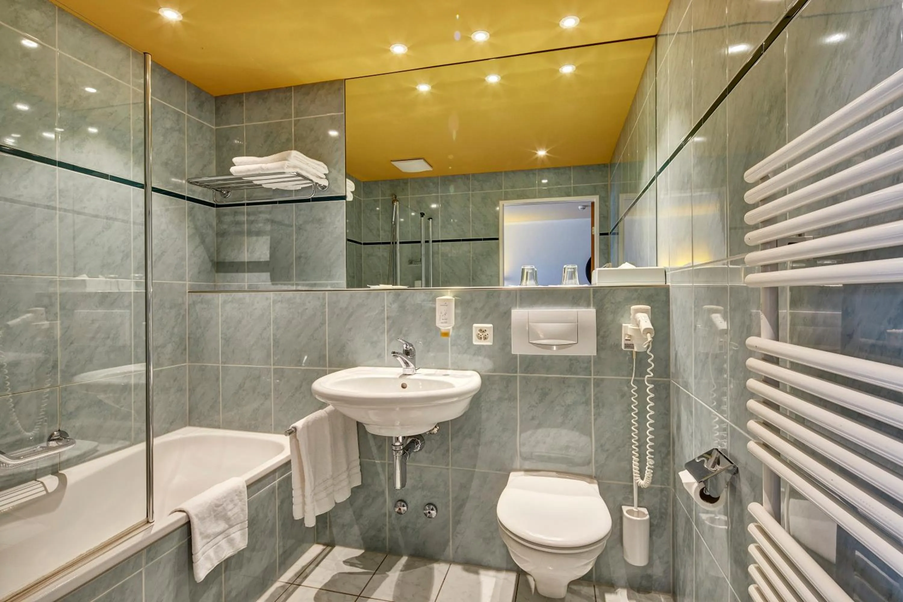 Bathroom in Hotel Berchtold