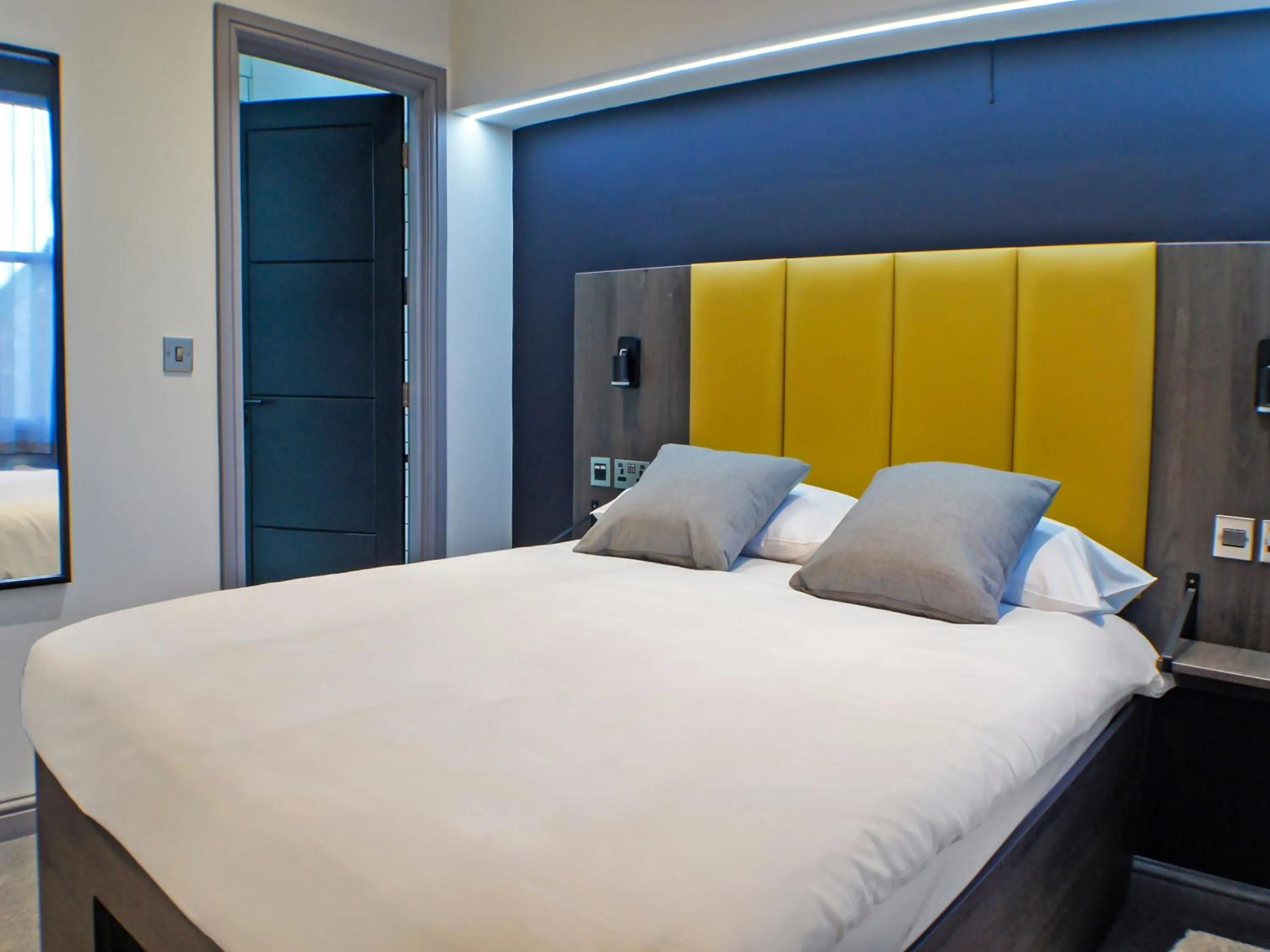 Bedroom, Bed in OYO Tamworth Arms Boutique Pub & Hotel