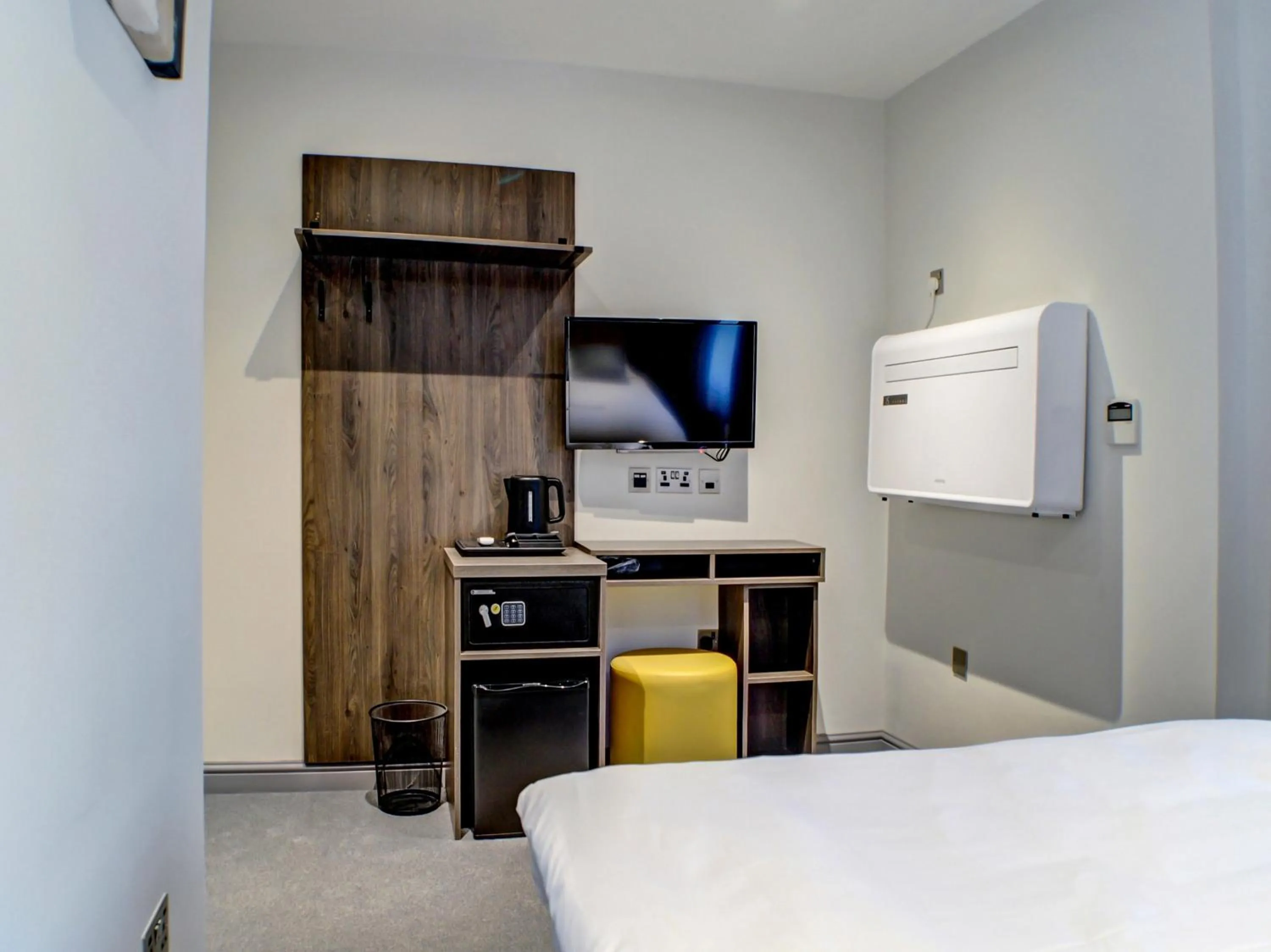 Bedroom, Bed in OYO Tamworth Arms Boutique Pub & Hotel