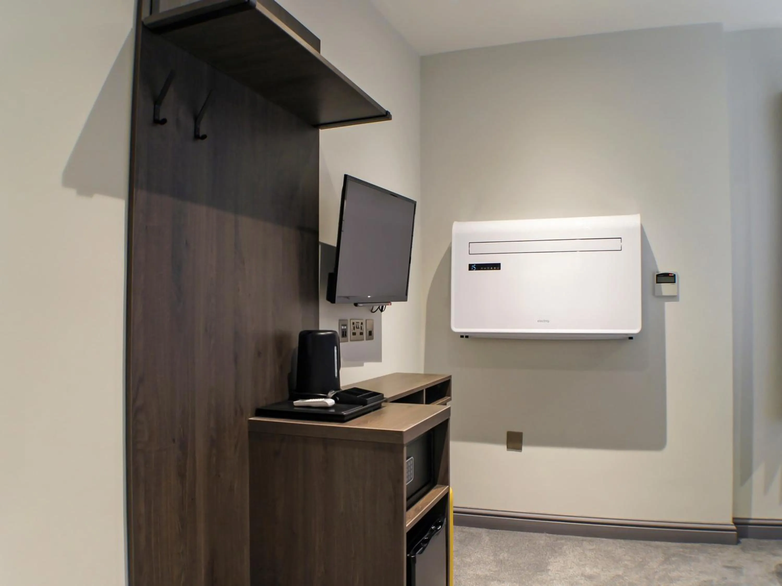 Bedroom in OYO Tamworth Arms Boutique Pub & Hotel