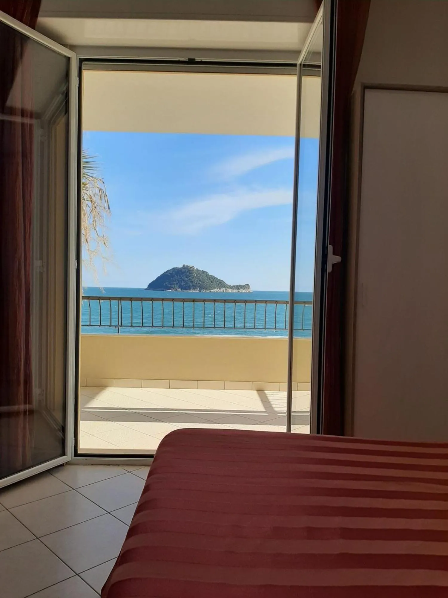 Street view, Bed in Residence Sole