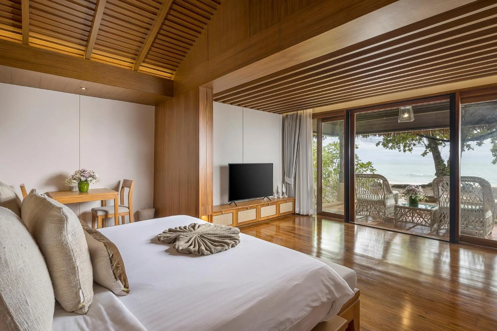 Bed in Khaolak Paradise Resort