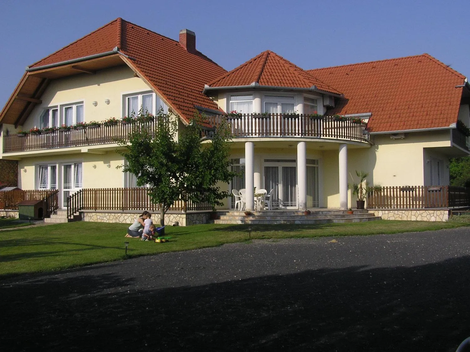 Facade/entrance in Szalóky Apartmanház