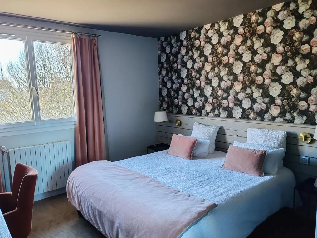 Bed in Logis Hotel - Restaurant Le Relais de Comodoliac