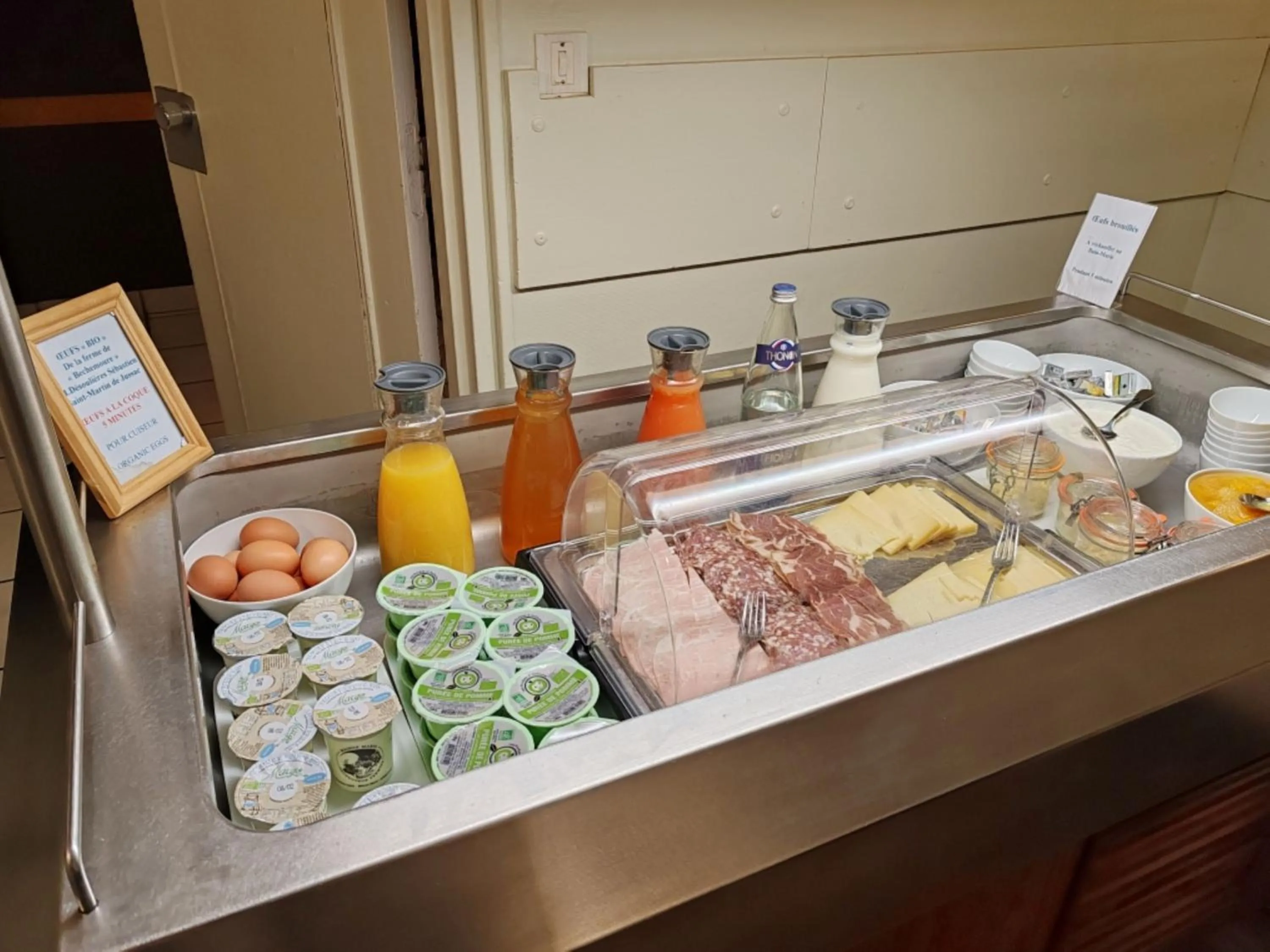 Continental breakfast in Logis Hotel - Restaurant Le Relais de Comodoliac