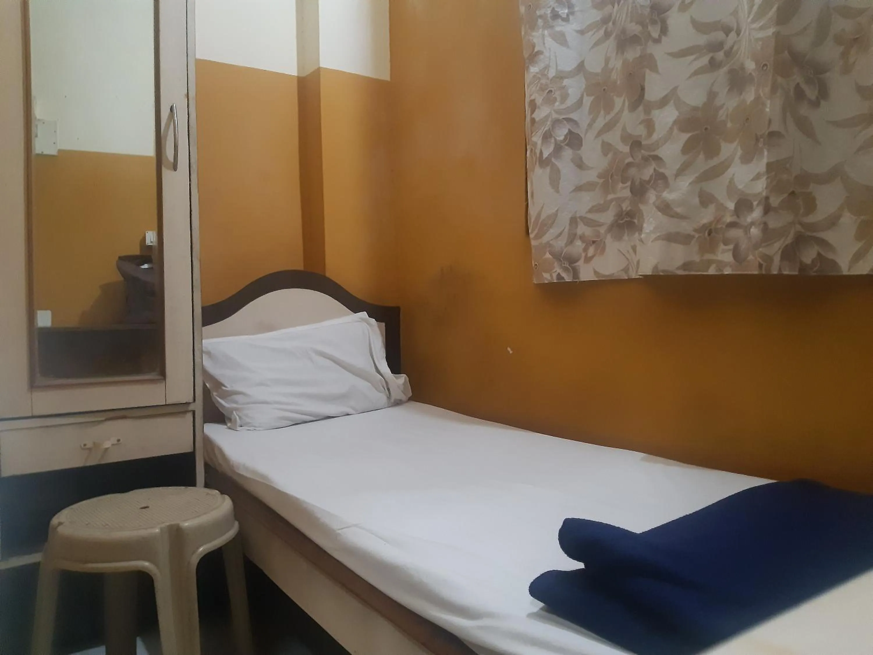 Bed in Greens Residency