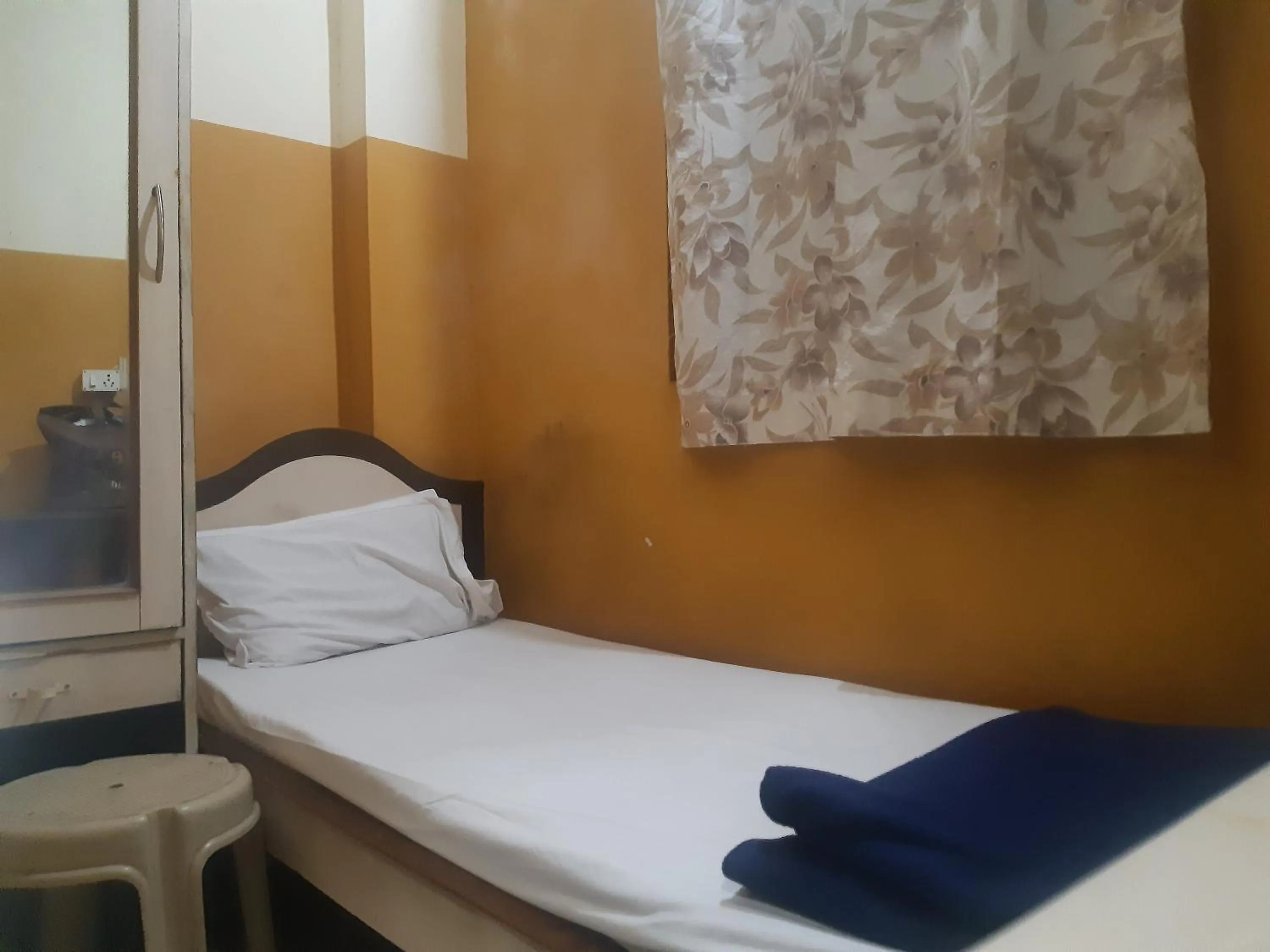 Bed in Greens Residency