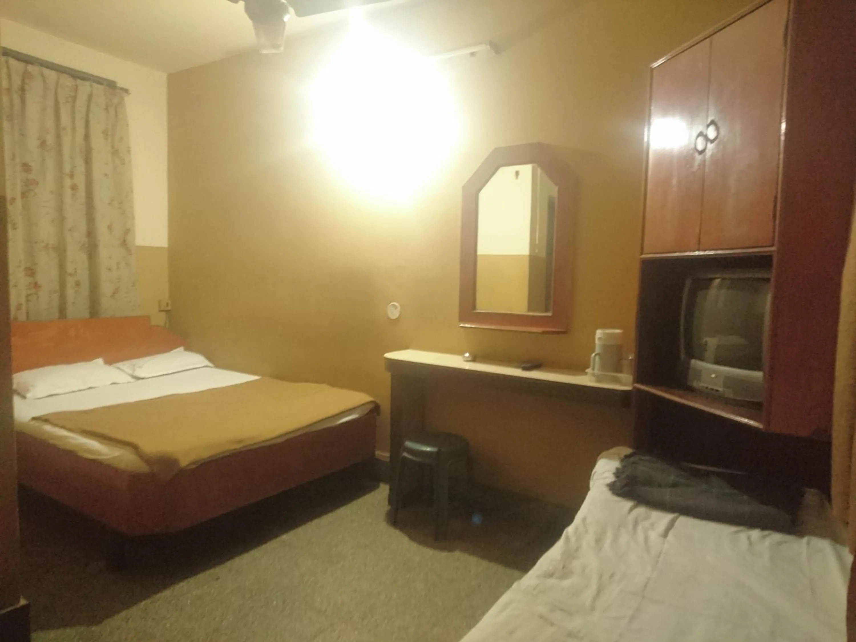 Communal lounge/ TV room, Bed in Greens Residency