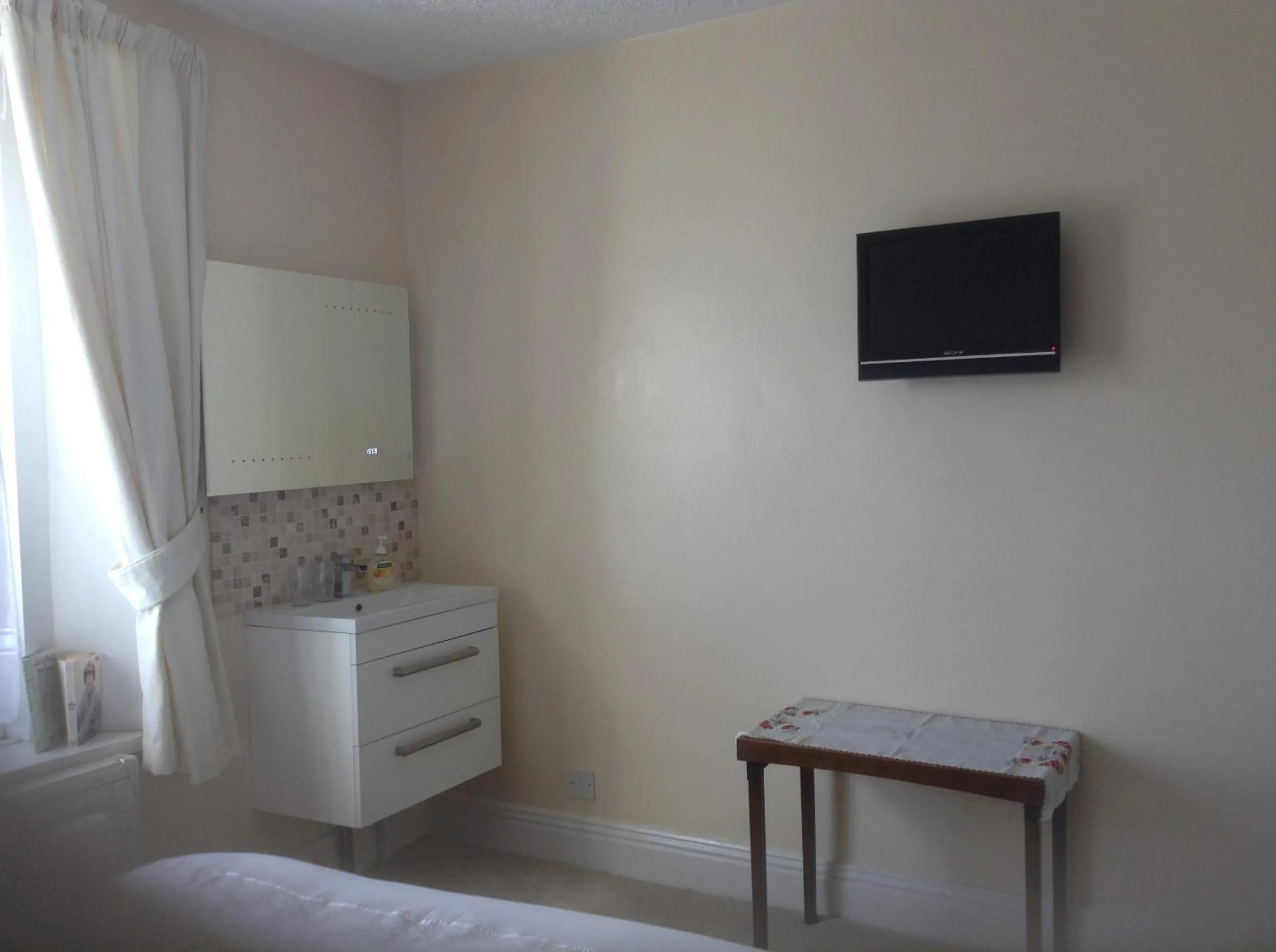 Drakewalls Bed And Breakfast