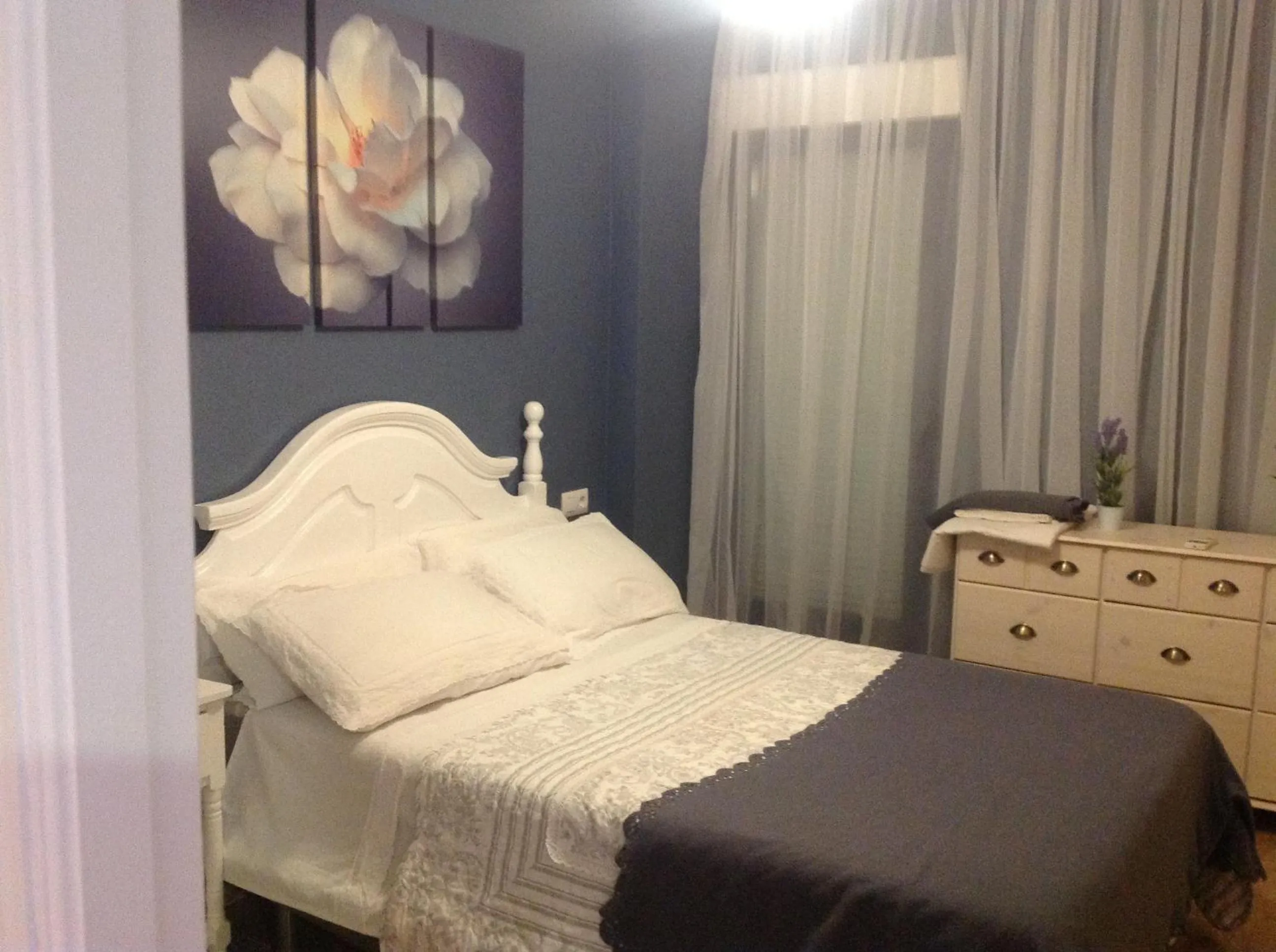 Bed in Playamarina 1 Reception