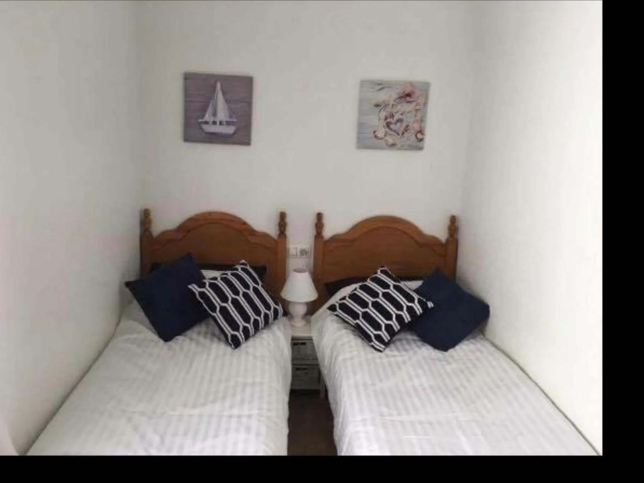 Bed in Playamarina 1 Reception