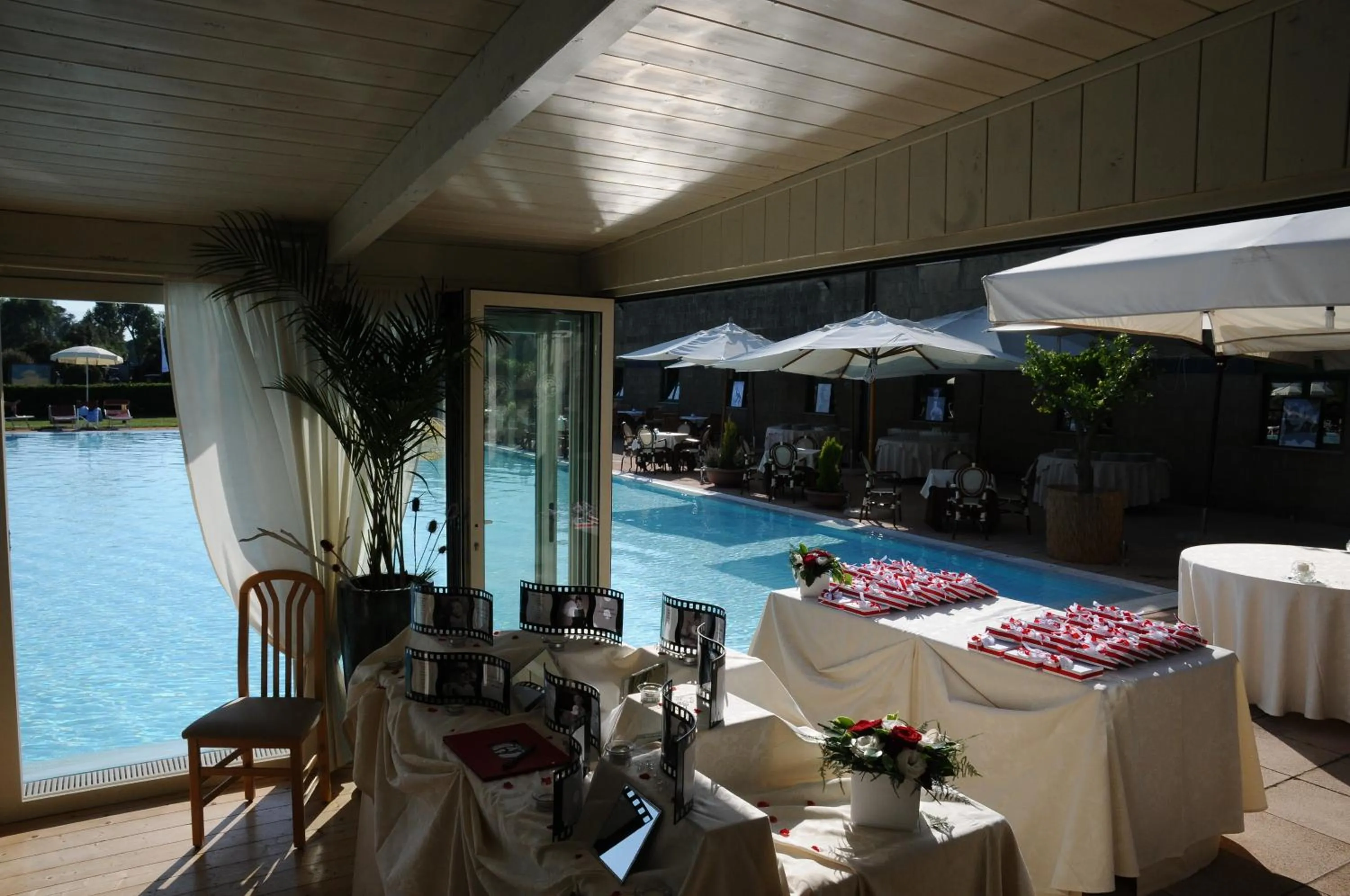 Restaurant/places to eat in Cosmopolitan Golf & Beach Resort