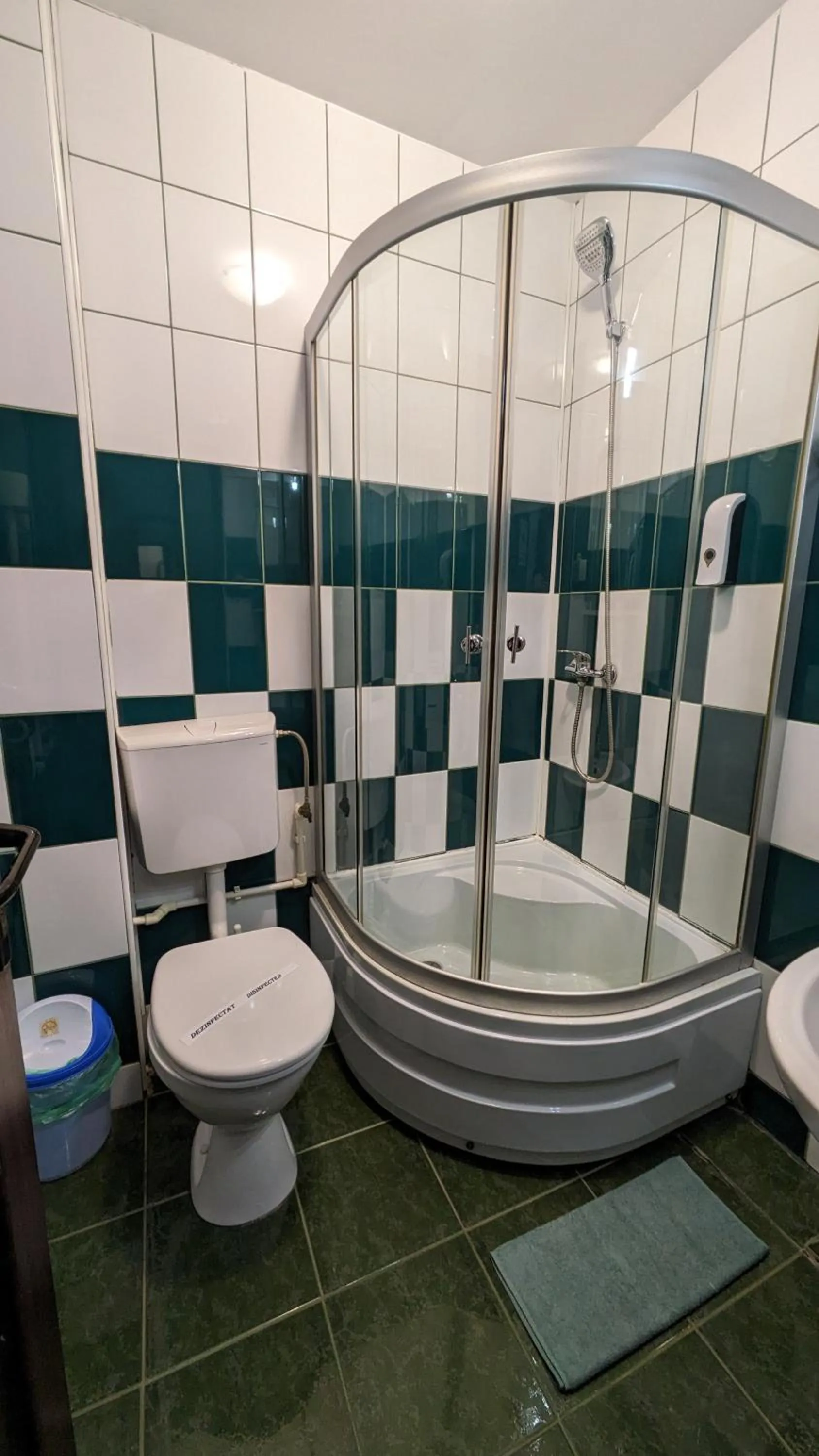 Shower in Motel Don Tomaso