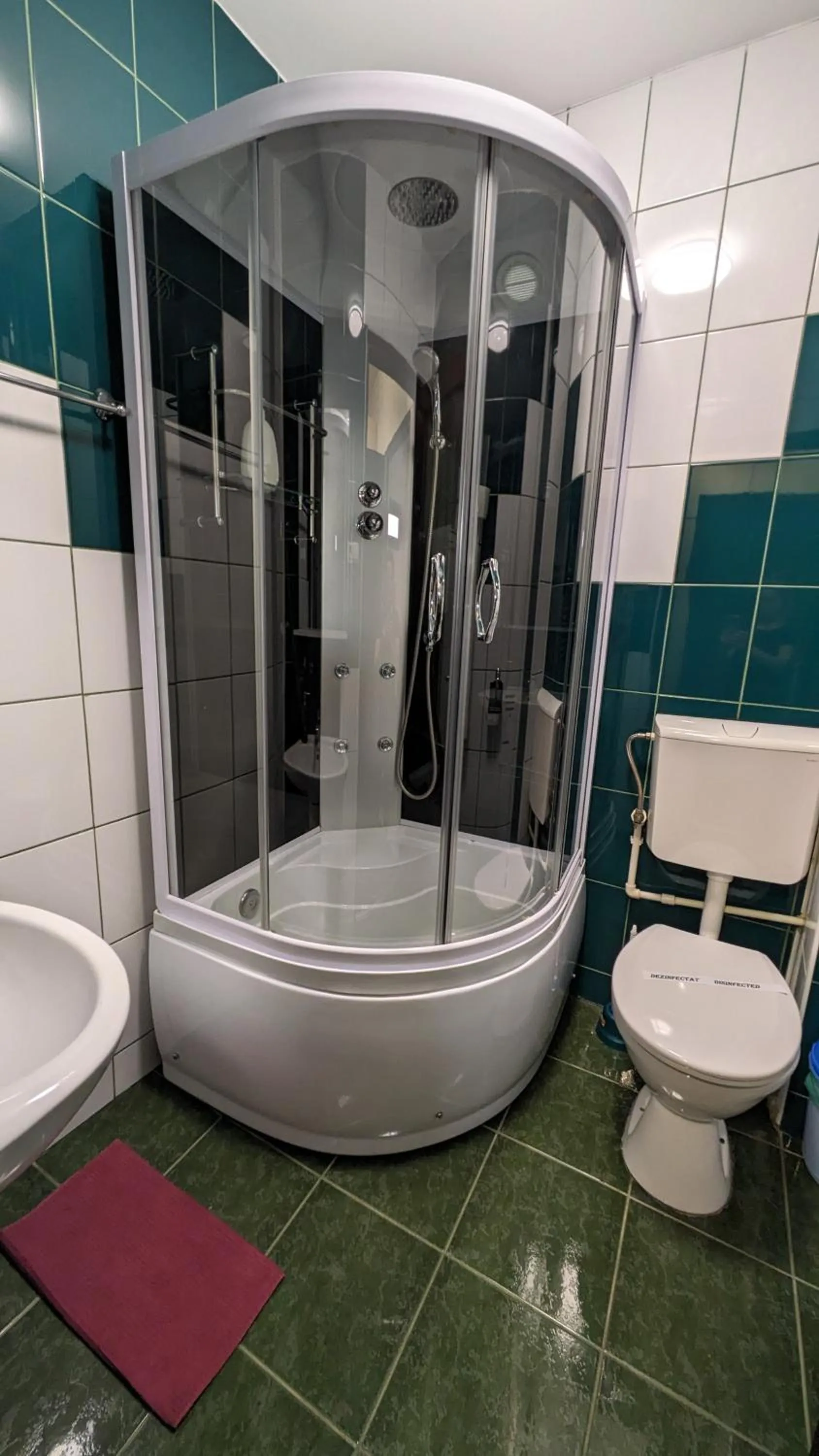 Shower in Motel Don Tomaso