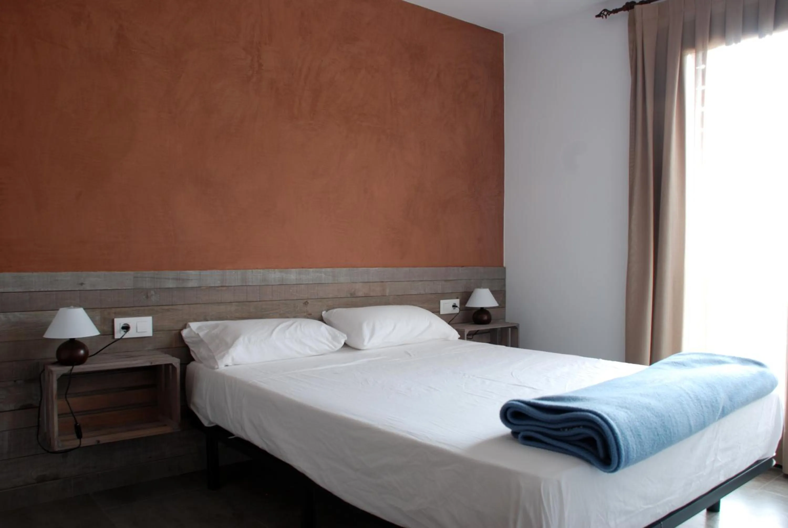 Photo of the whole room, Bed in Alberg Cal Manel