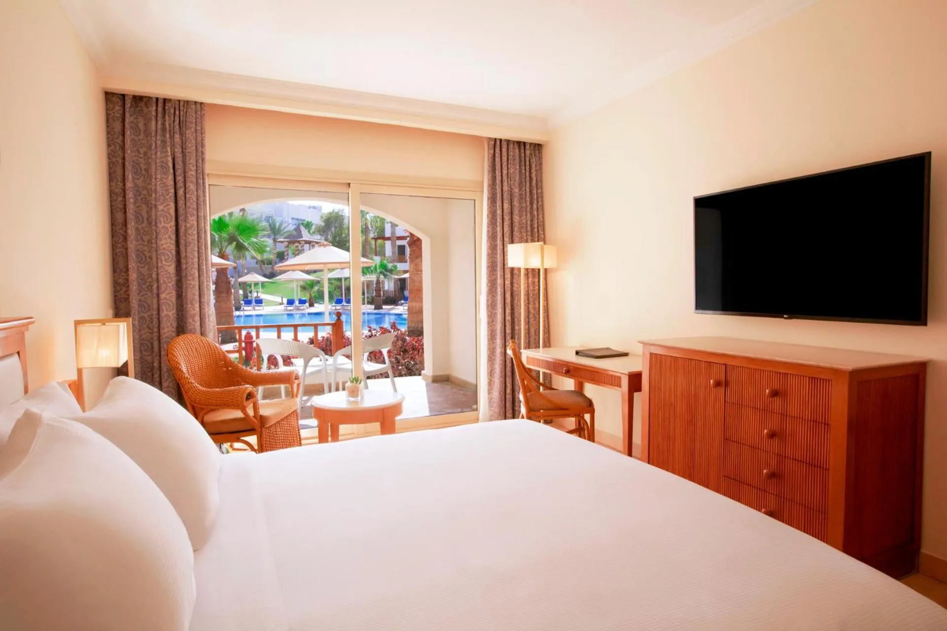 Bedroom, Bed in Pickalbatros Royal Grand Sharm - Adults Friendly 16 Years Plus