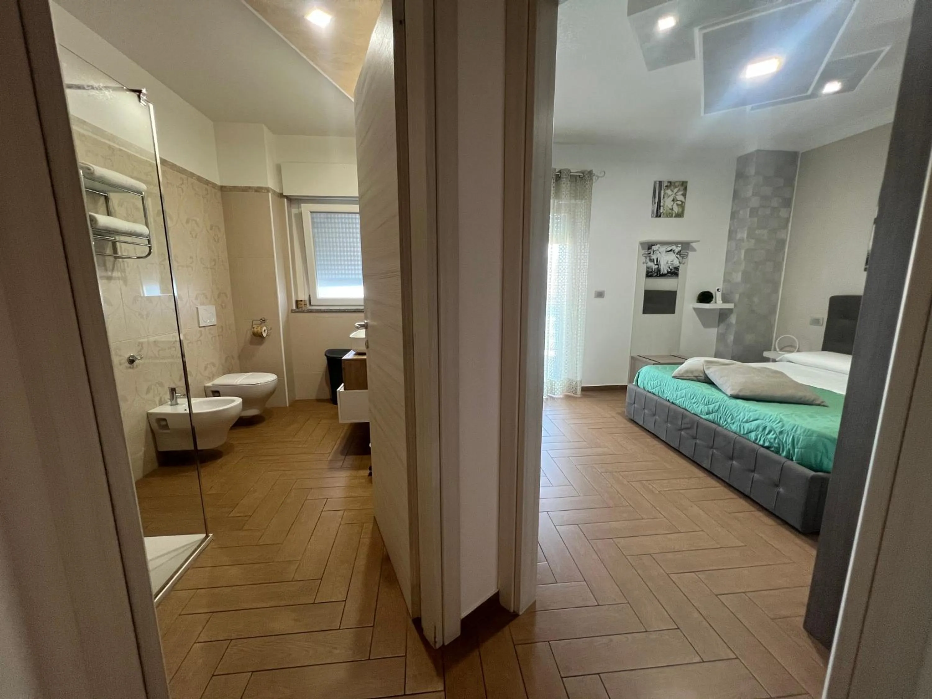 Shower, Bed in B&B Palazzo del Toro