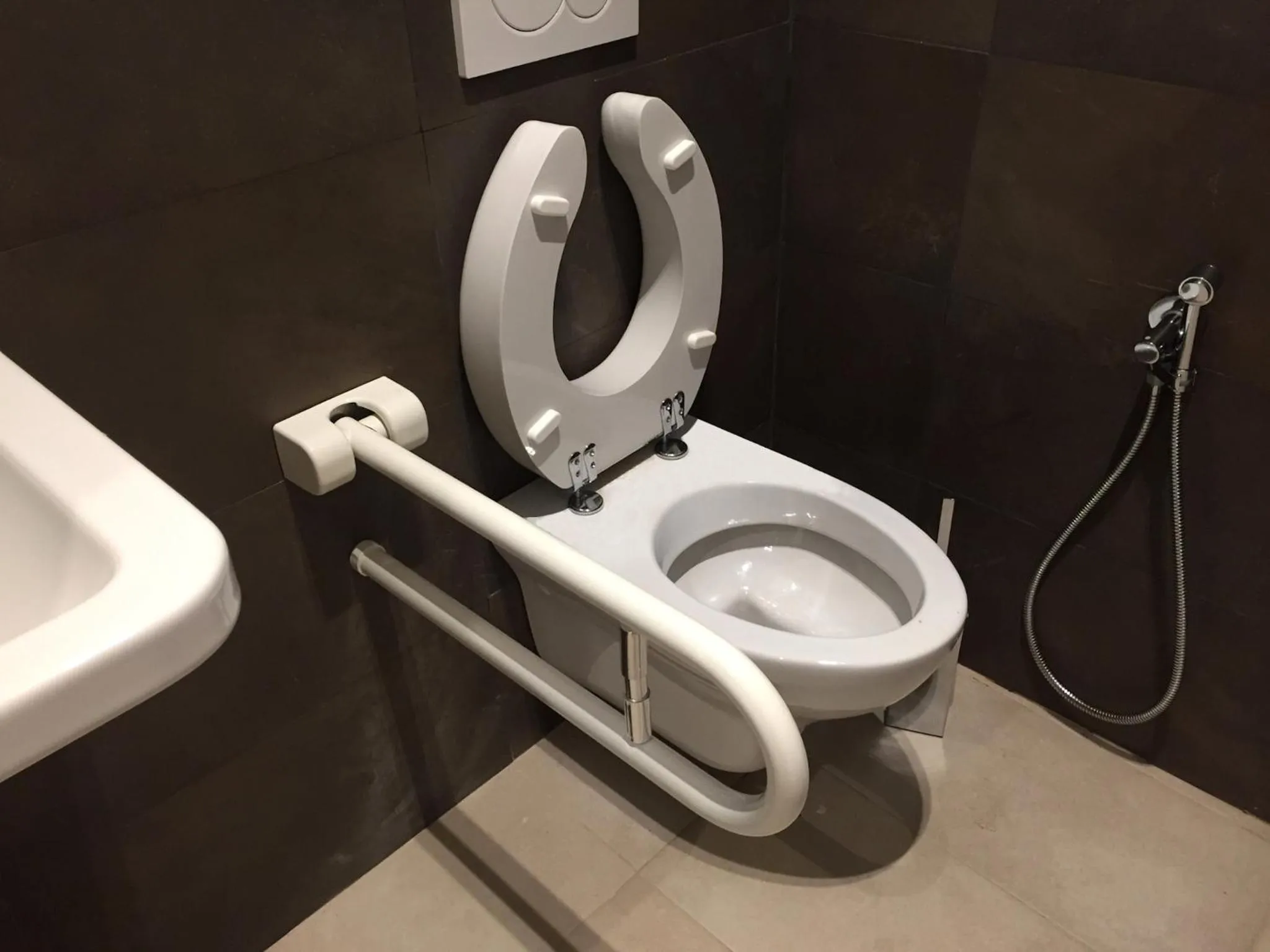 Bathroom in International Hotel Dakar