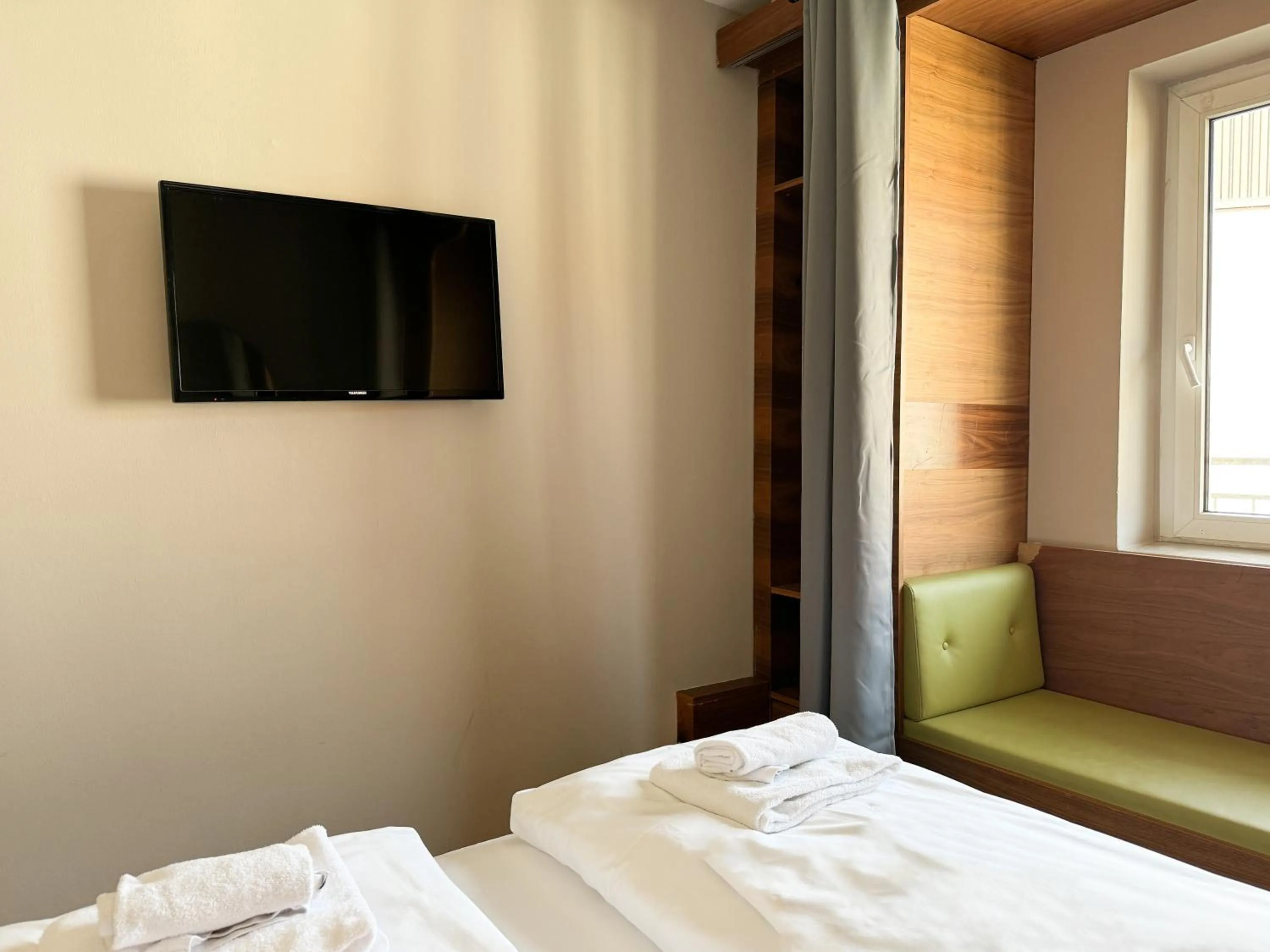 TV and multimedia, Bed in Hotel Sendlinger Tor