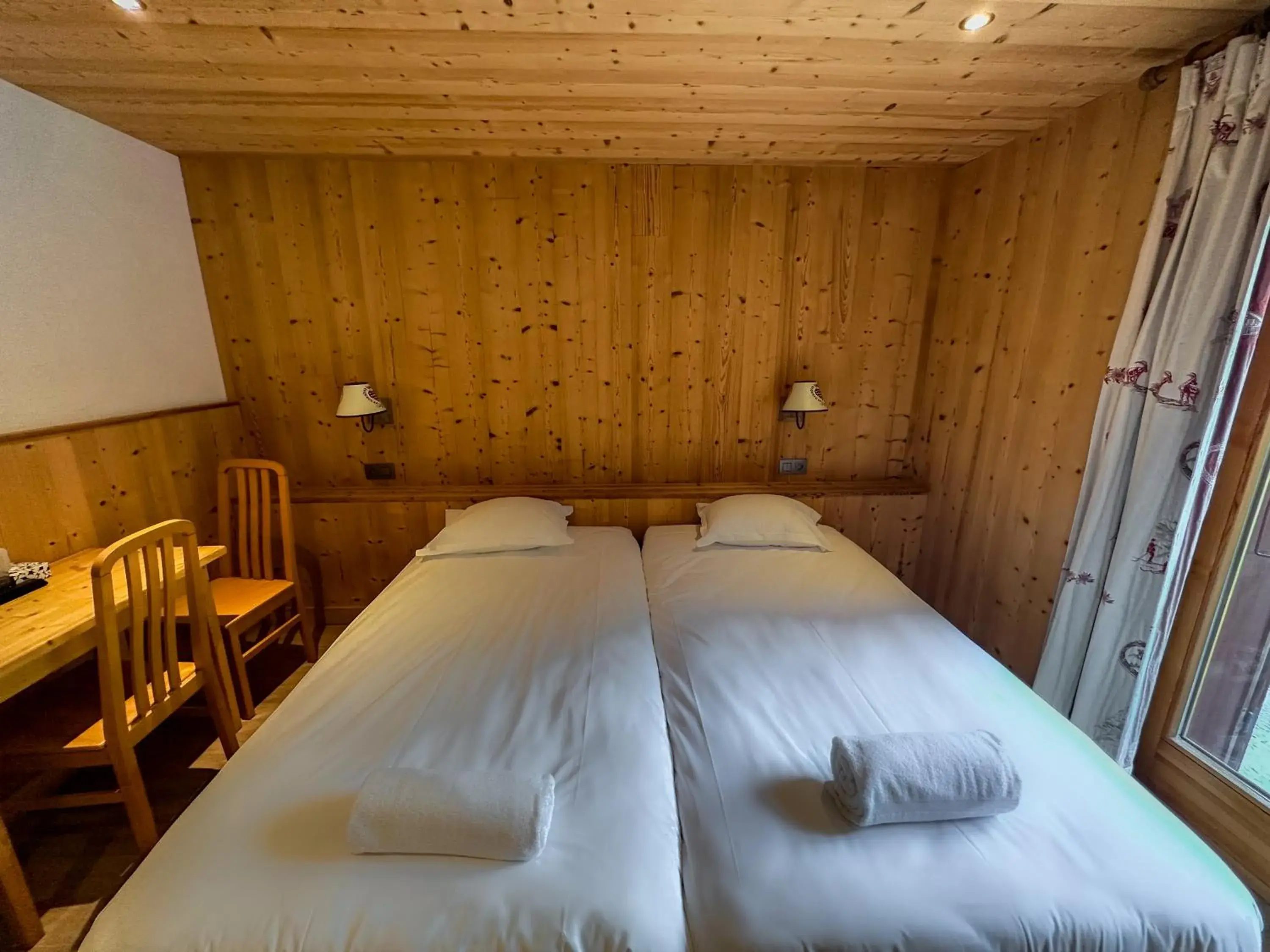 Twin Room in L'Arveyron Open House Twin Room in L'Arveyron Open House