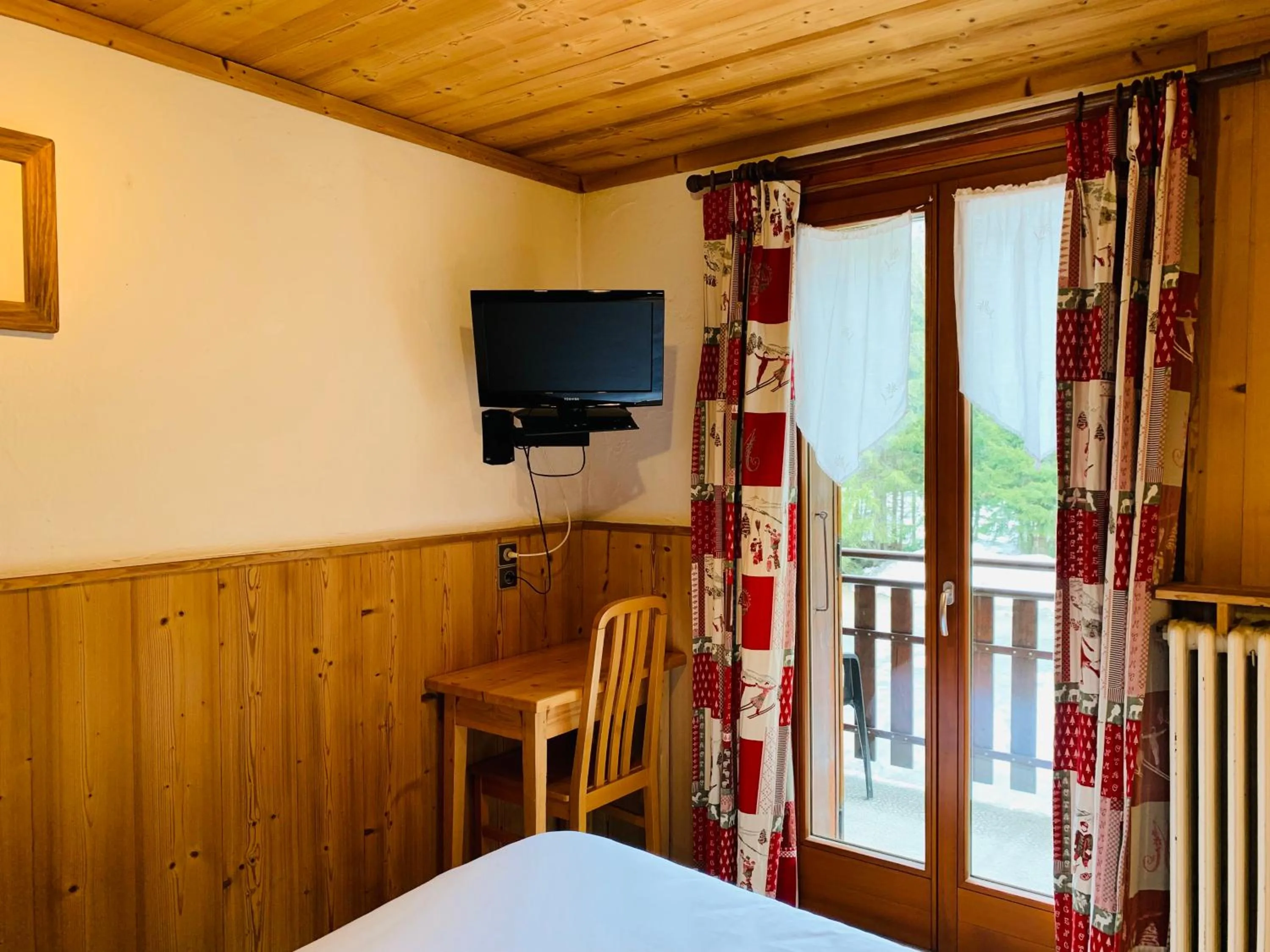 TV and multimedia, Bed in L'Arveyron Open House