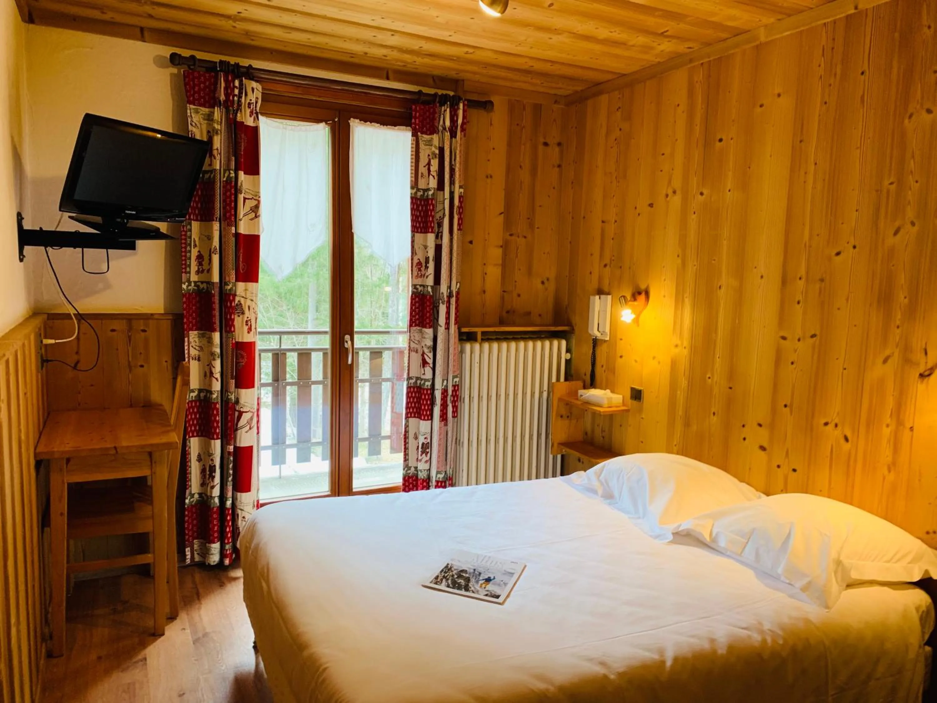 Bed in L'Arveyron Open House