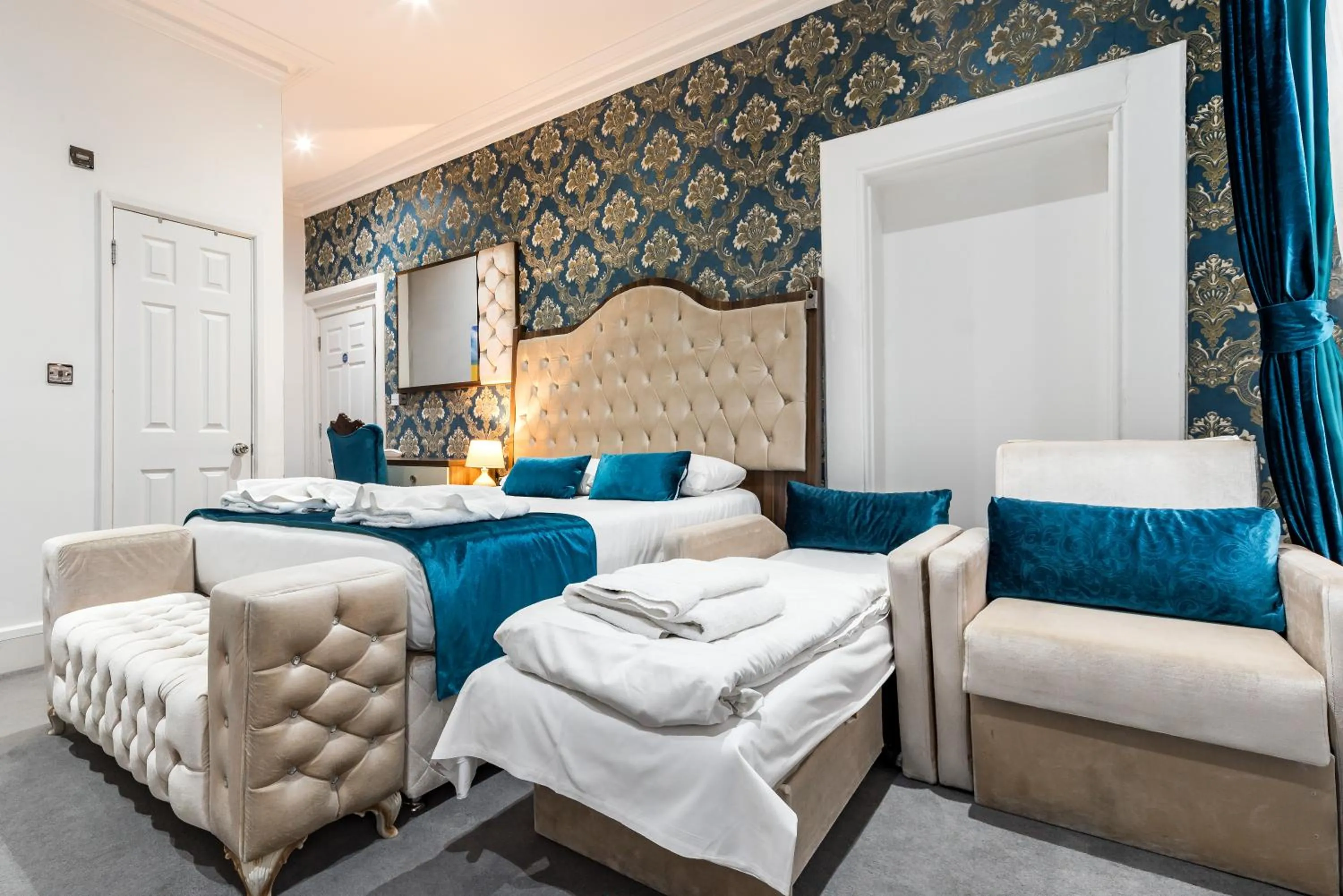 Bedroom, Bed in Vilenza Hotel