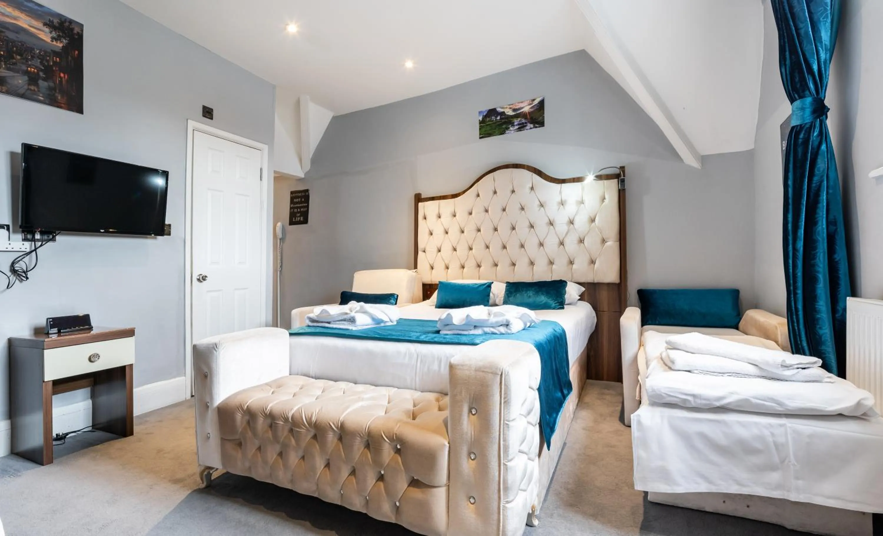 Bedroom, Bed in Vilenza Hotel